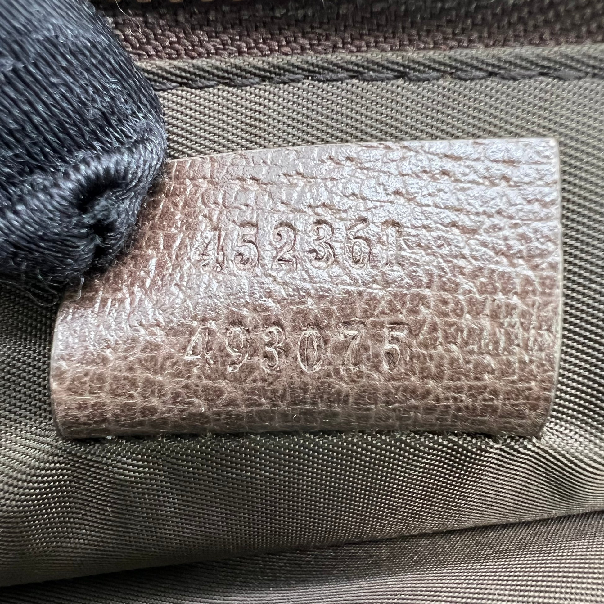 Gucci GG Supreme Bengal Tiger Zip Pouch W22376