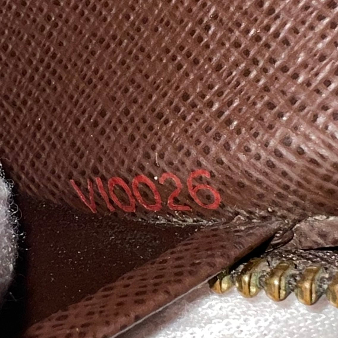 Louis Vuitton Zippy Wallet in Damier Ebene canvas W22387