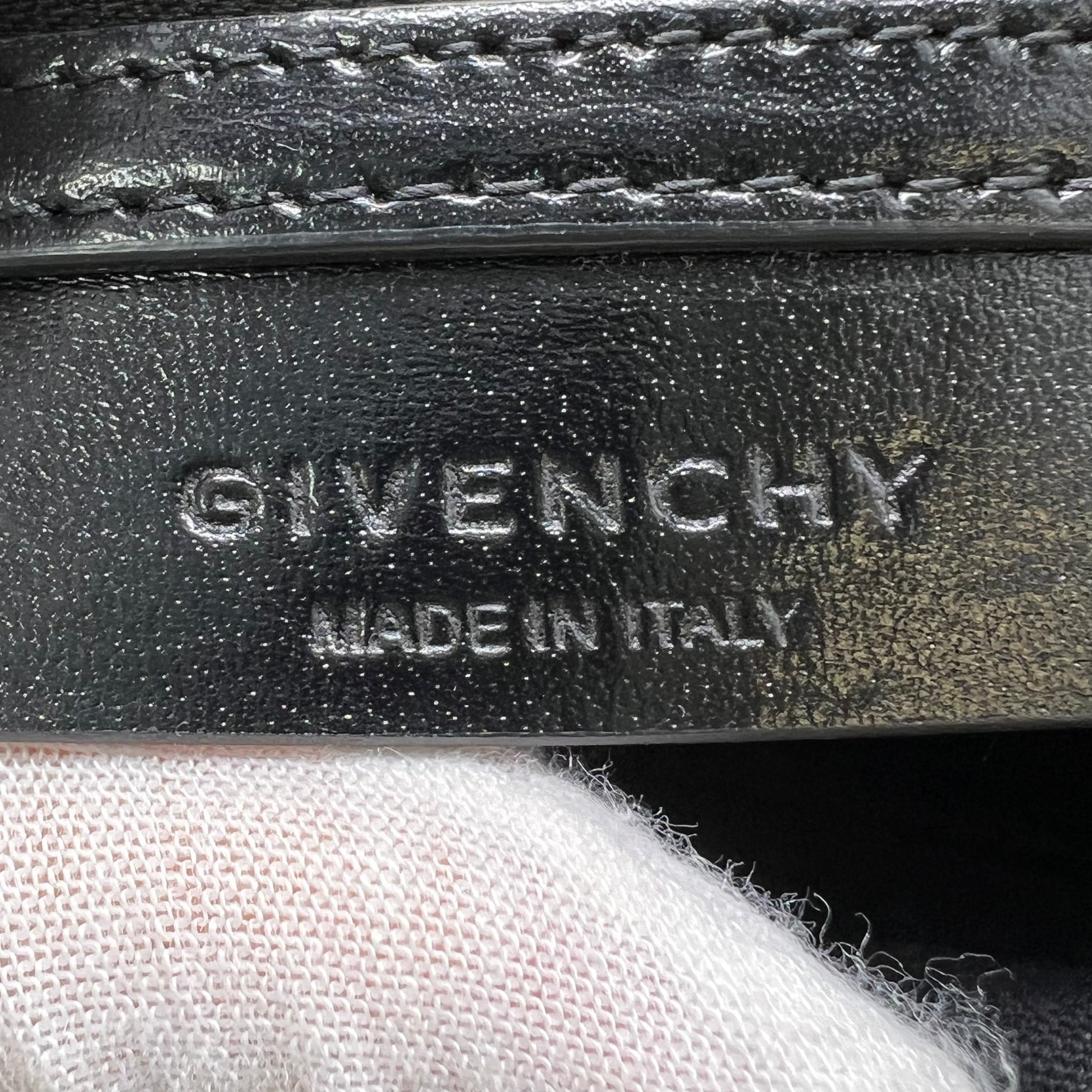 Givenchy Medium Antigona Bag in Box B23016