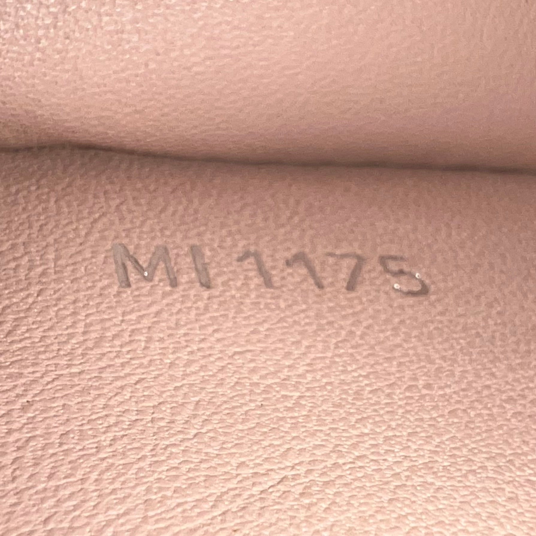 Louis Vuitton Capucines BB B22618