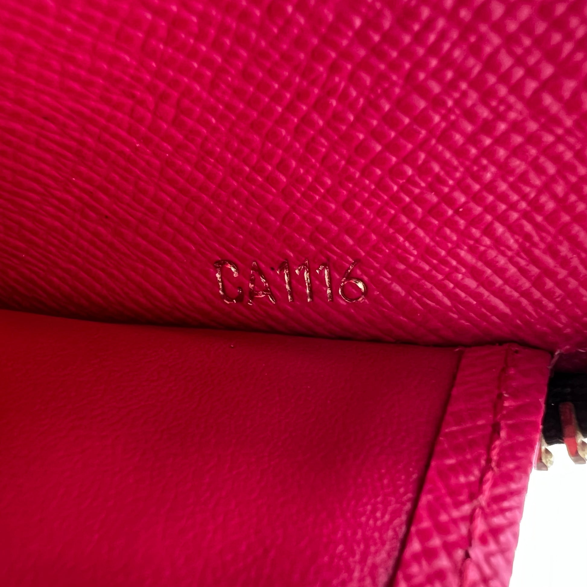 Louis Vuitton Zippy Wallet in Monogram Canvas Chains W22438