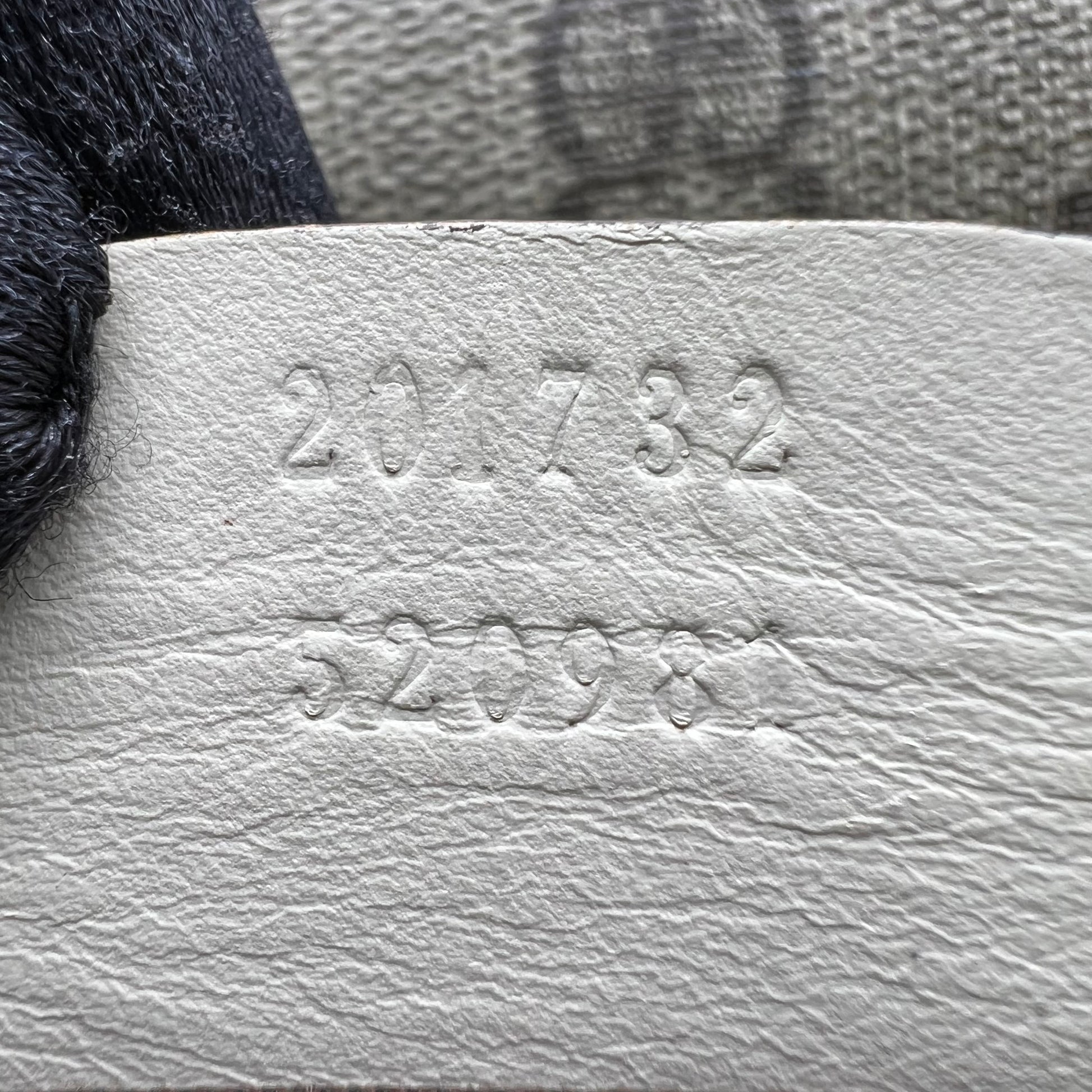 GG Supreme Crossbody Bag B23074