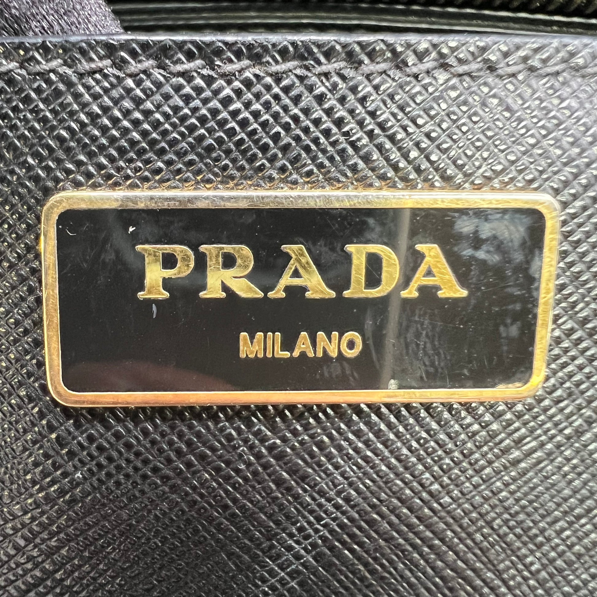 Saffiano Leather Galleria Double Zip Medium B23231