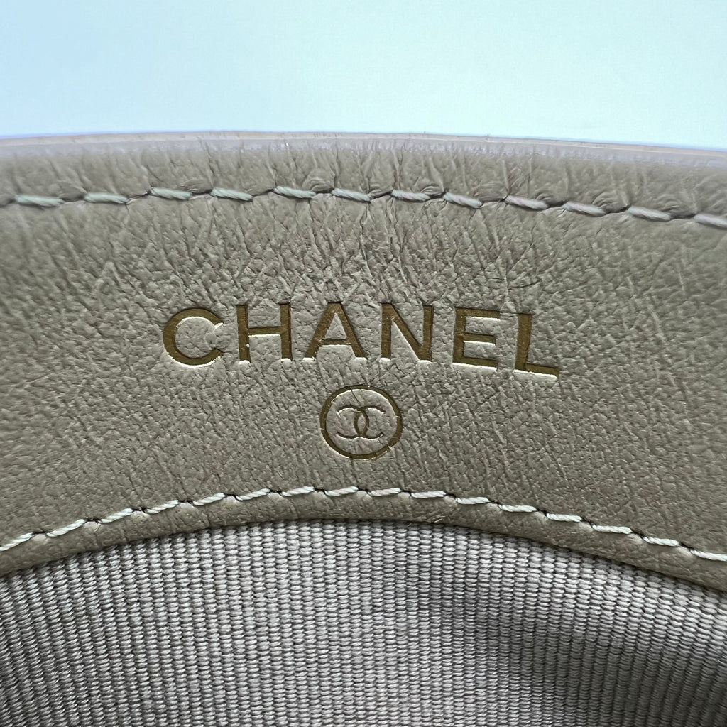 Chanel 19 Card Holder in Beige/Light Yellow Lambskin W22594