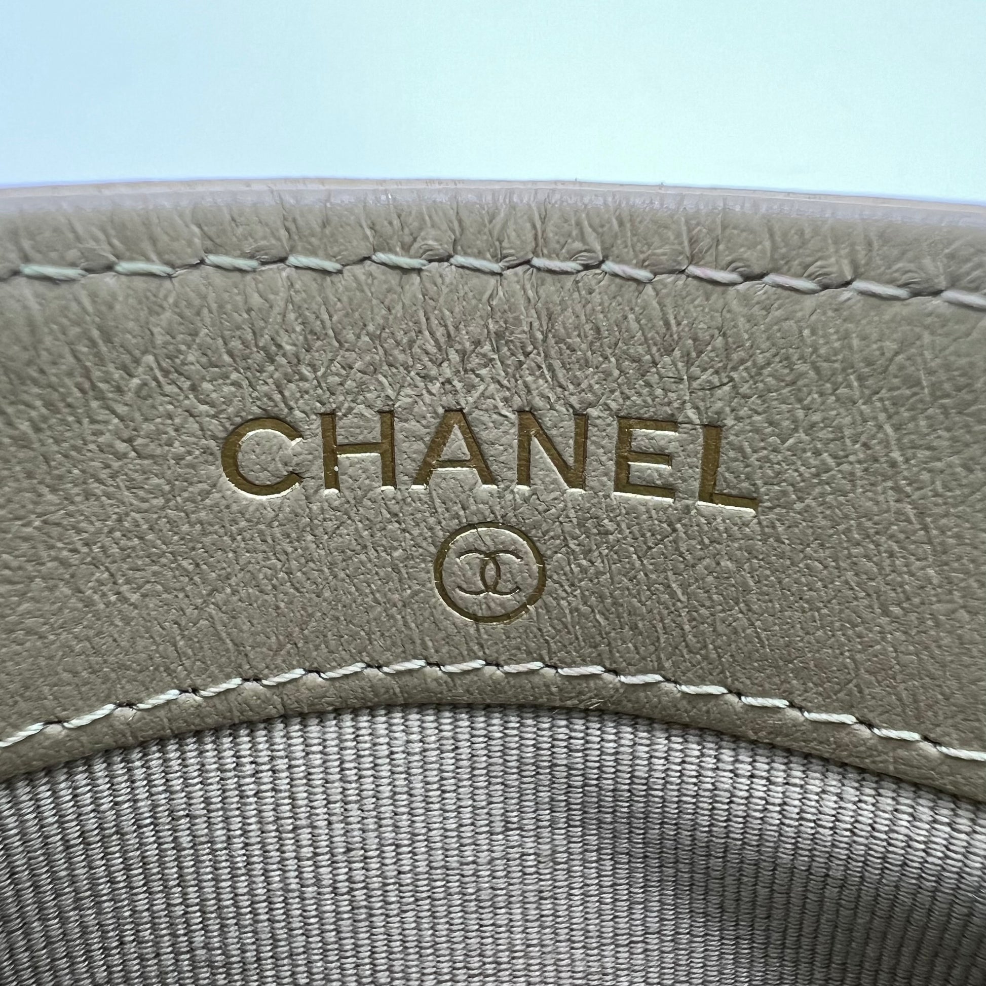 Chanel 19 Card Holder in Beige/Light Yellow Lambskin W22594