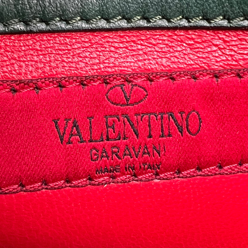 Valentino Garavani Rockstud Wallet on Chain (WOC) W22635