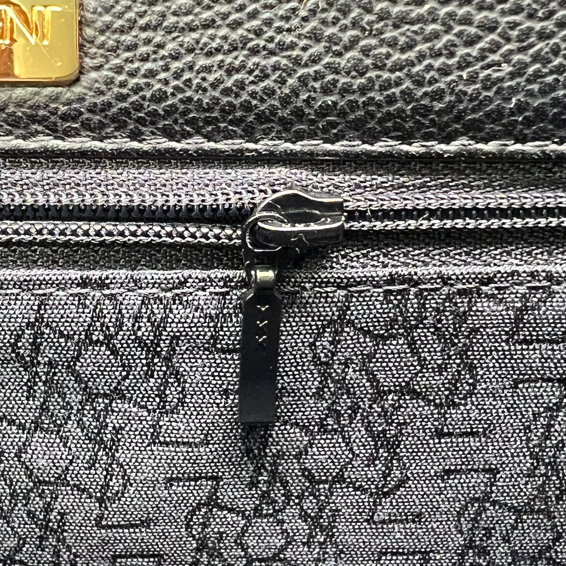 Yves Saint Laurent Vintage Logo-Embossed Leather Envelope Shoulder Bag B23513