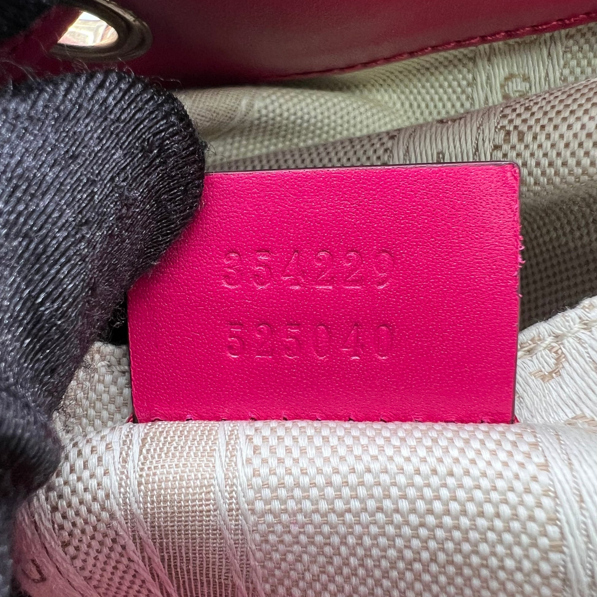 Gucci Hot Pink Diamante Textured Leather Hilary Medium Bucket Bag twins B23560