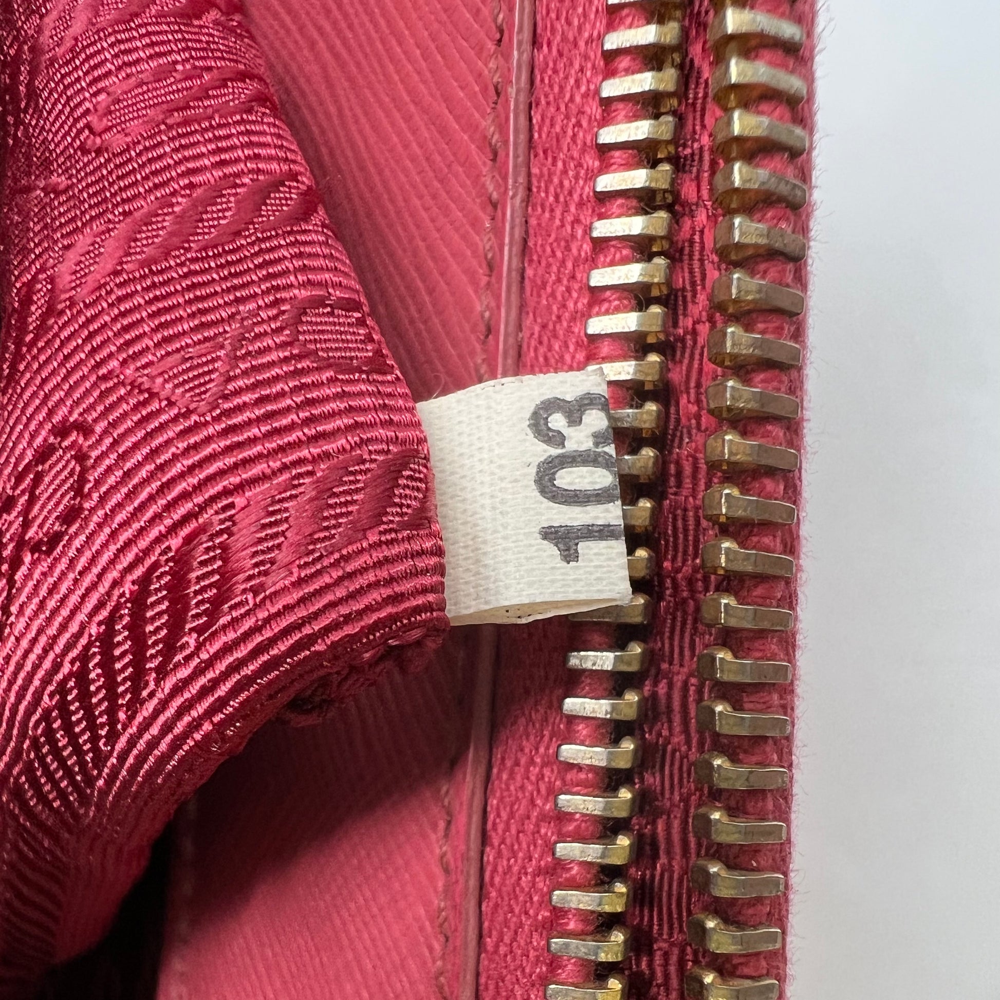 Leather Medium Saffiano Lux Galleria Double Zip Tote B23389