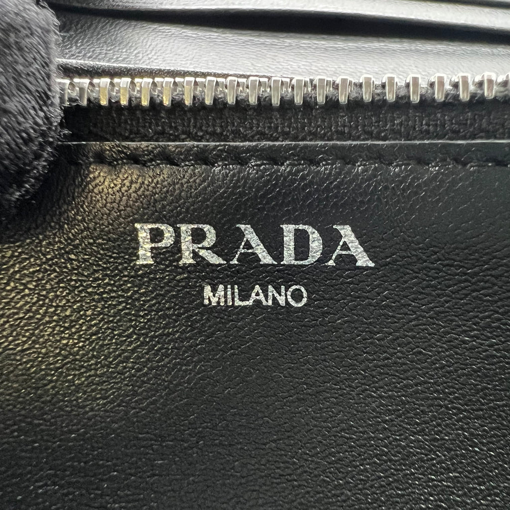 Prada Nappa Gaufre Wallet On Chain W22875