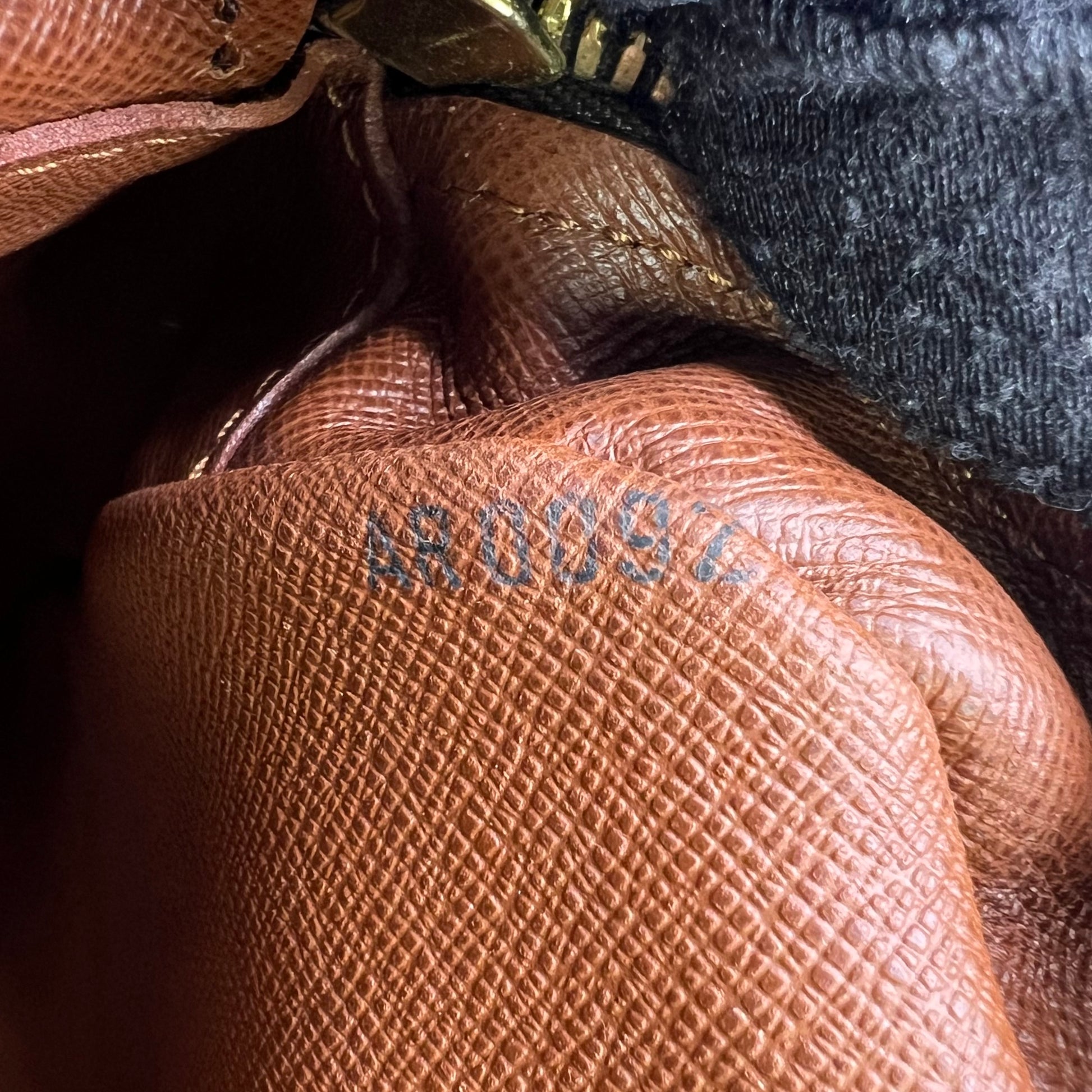 Louis Vuitton Monogram Canvas Nil 28 Messenger Bag B23766