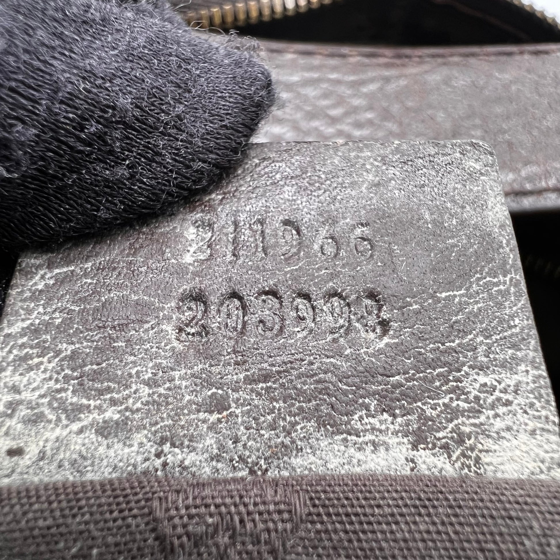 Gucci GG Signature Jockey B23724