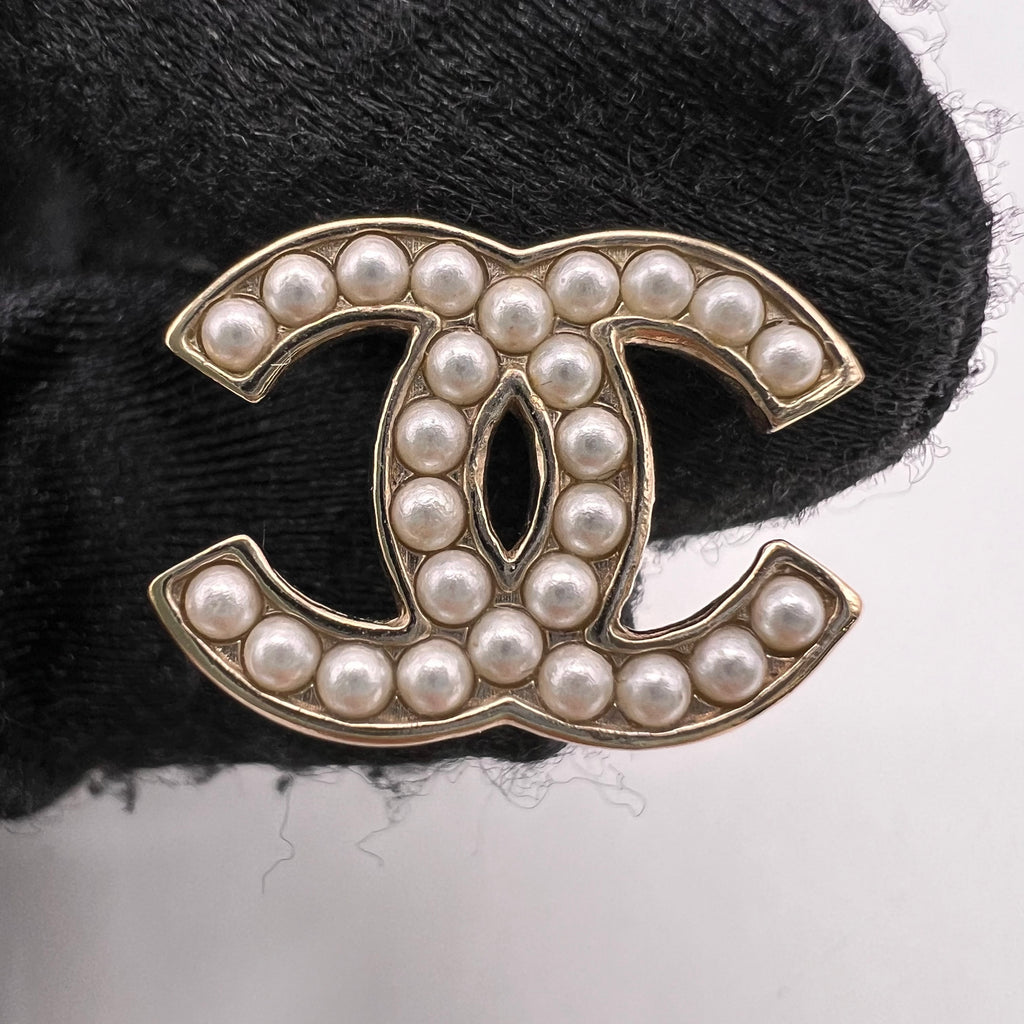 Chanel Faux Pearl Gold Tone Stud CC Earrings W22972