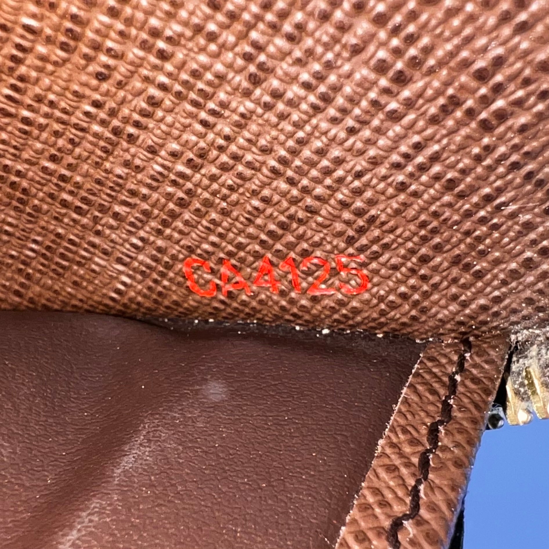 Louis Vuitton Damier Ebene Zippy Wallet W22599