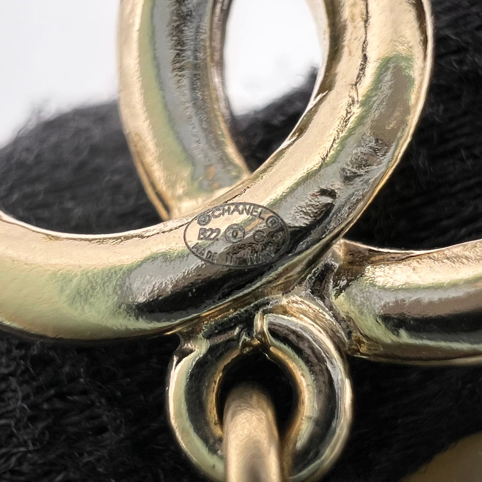 Chanel Heart Pendant CC Logo Earrings W22971