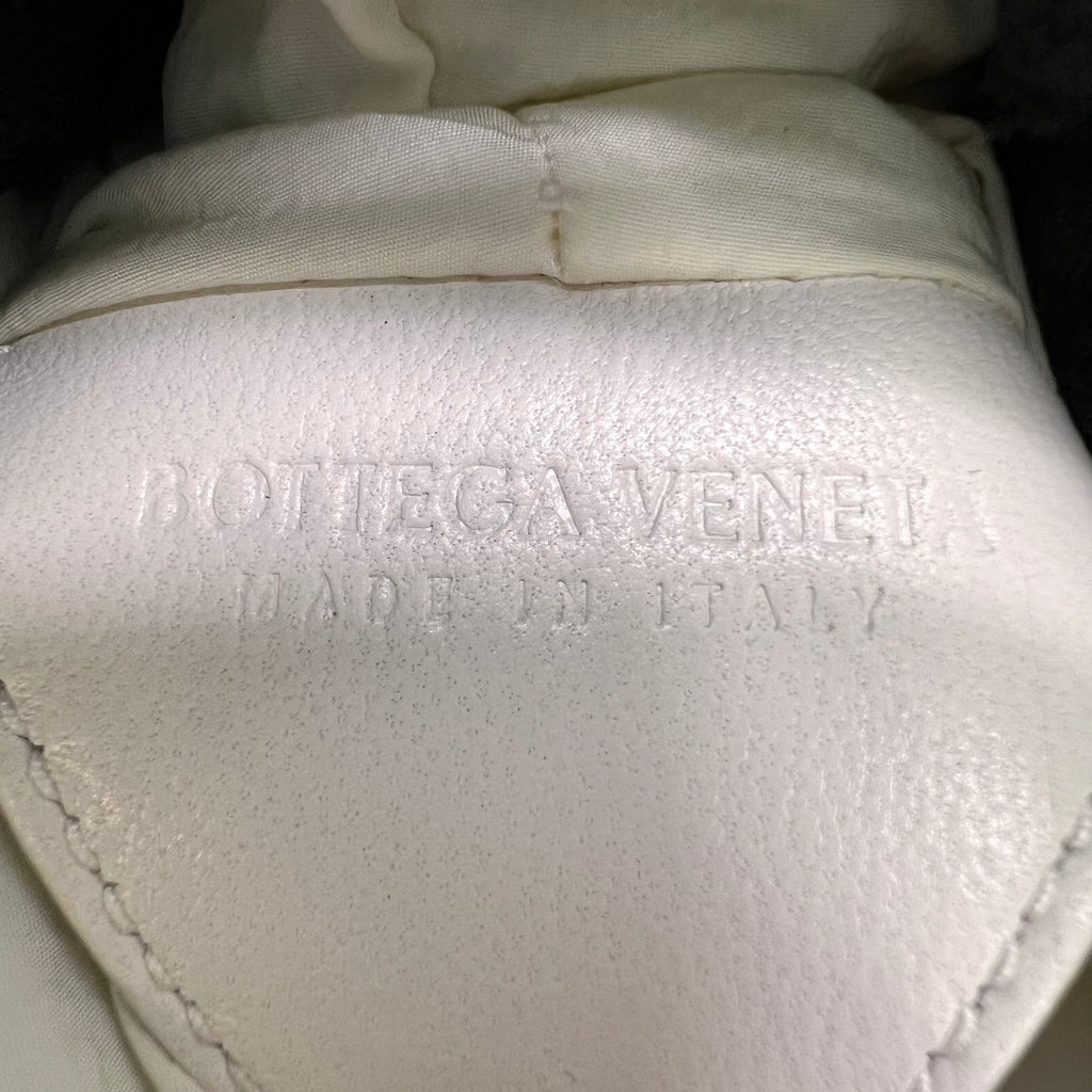 Bottega Veneta  Leather Point Small B23833