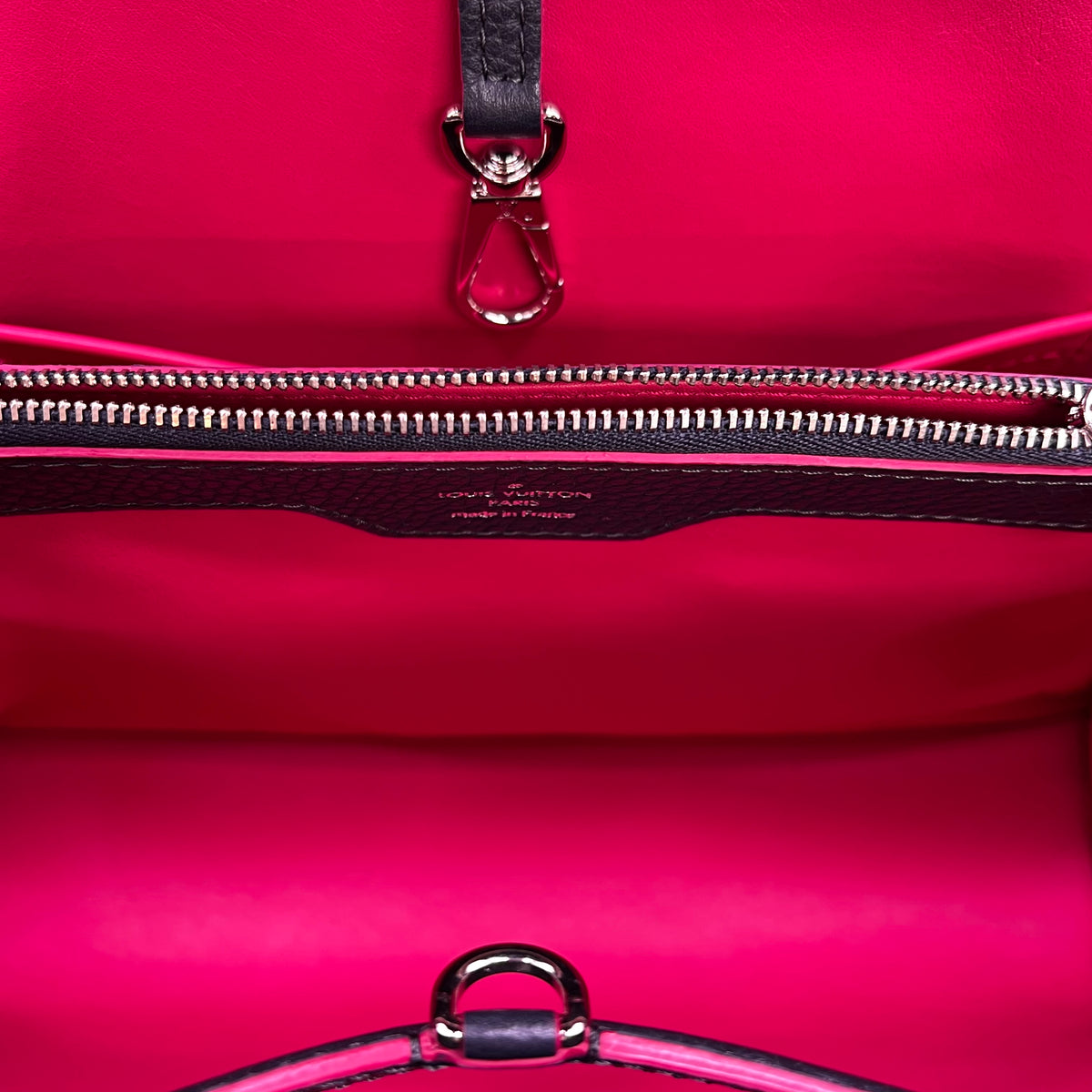 Louis Vuitton Capucines MM Bag B22652