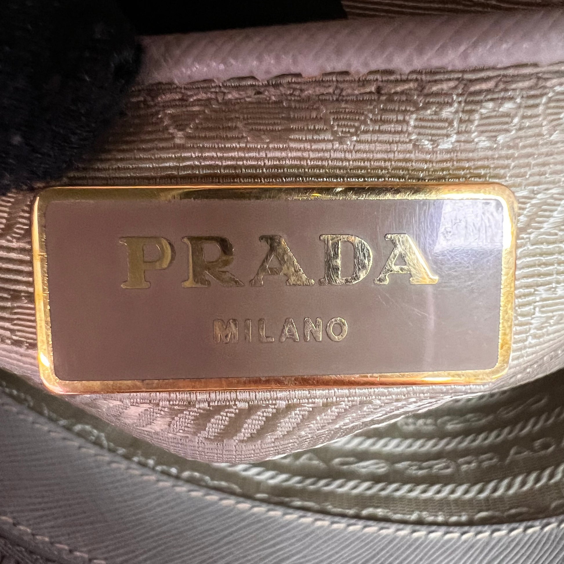 Grey Saffiano Vernice Leather Large Promenade Bag B23578