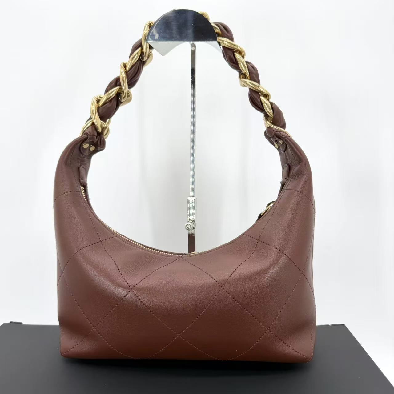 Hobo Handbag in red shiny calfskin with gold-tone metal hardware