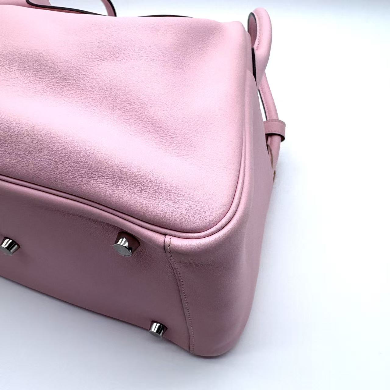 Lindy 30 shoulder bag in Rose Sakura Swift leather