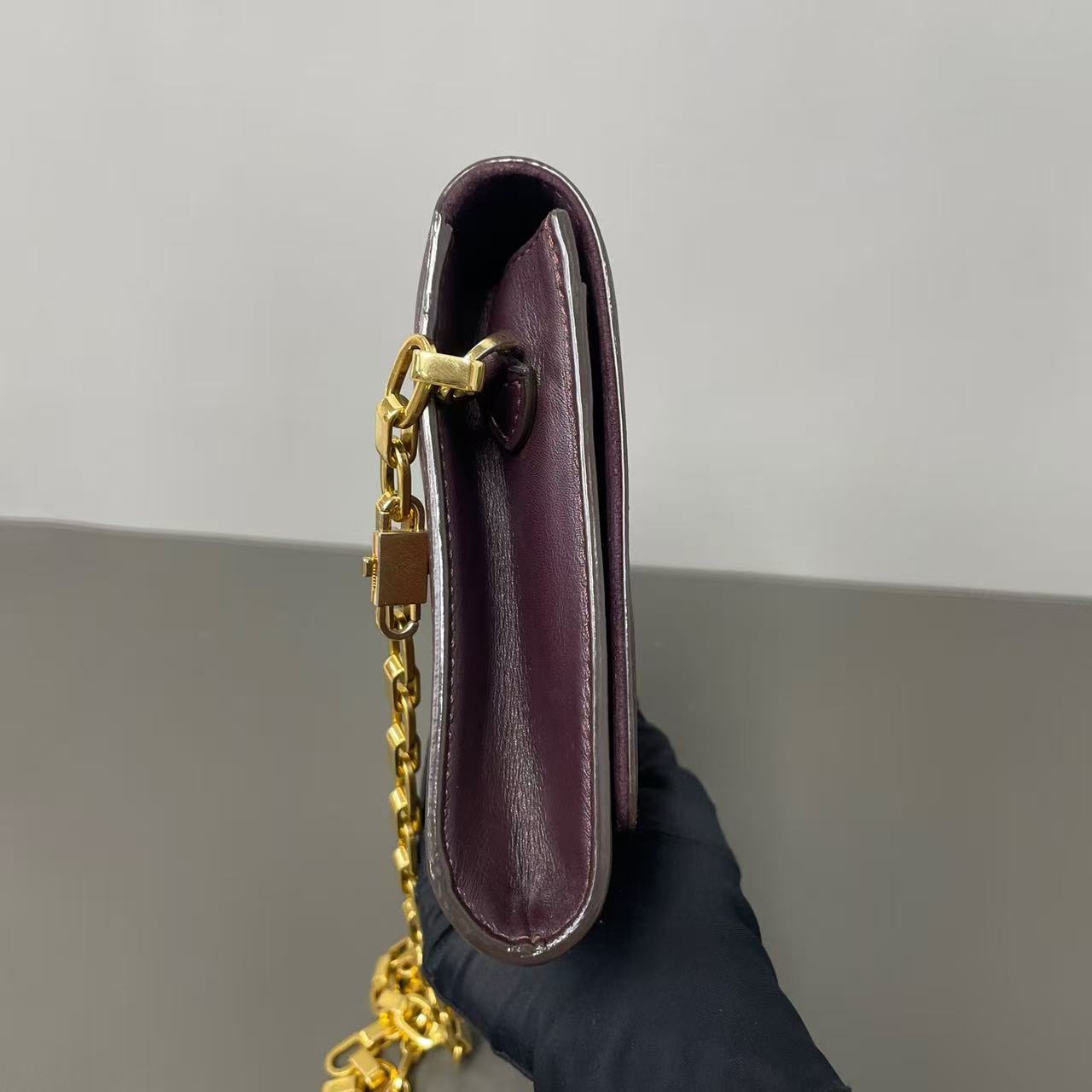 Louis Vuitton Chain Louise GM Clutch LDZ0071