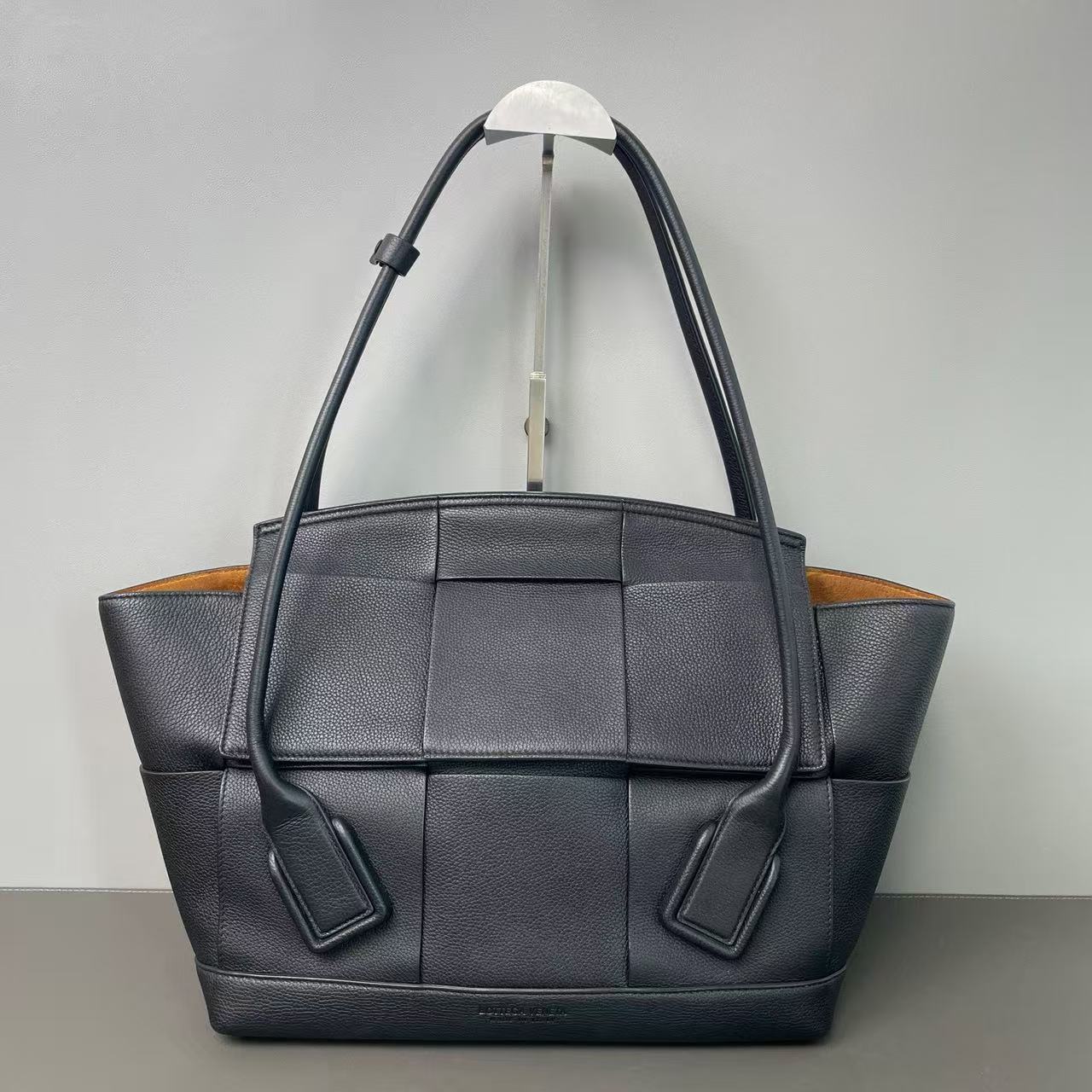 Bottega Veneta Arco Bag Maxi Intrecciato Leather Large Twins LDJ3185