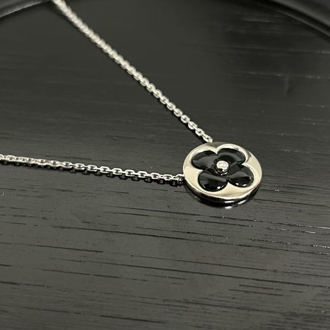 Louis Vuitton Color Blossom BB Sun Necklace twins LDZ651
