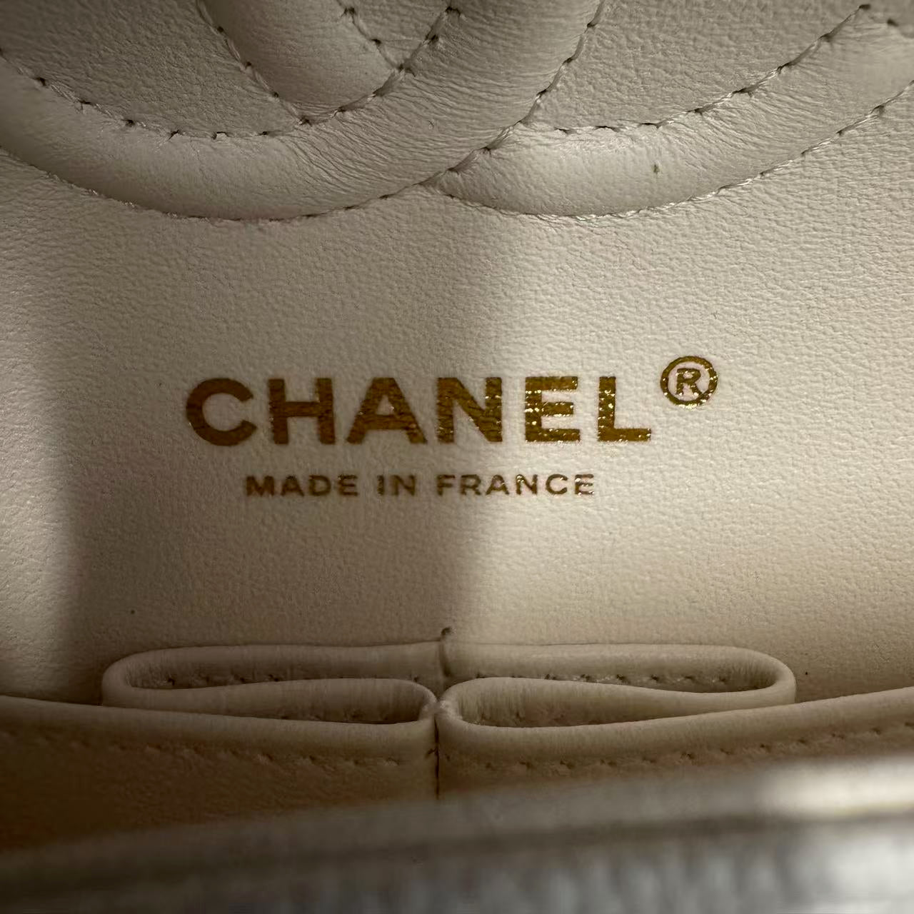 Classic double flap small caviar microchip