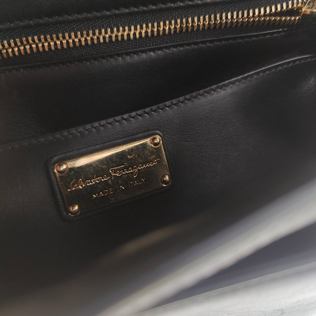 Carrie Vara Shoulder Bag Leather Medium