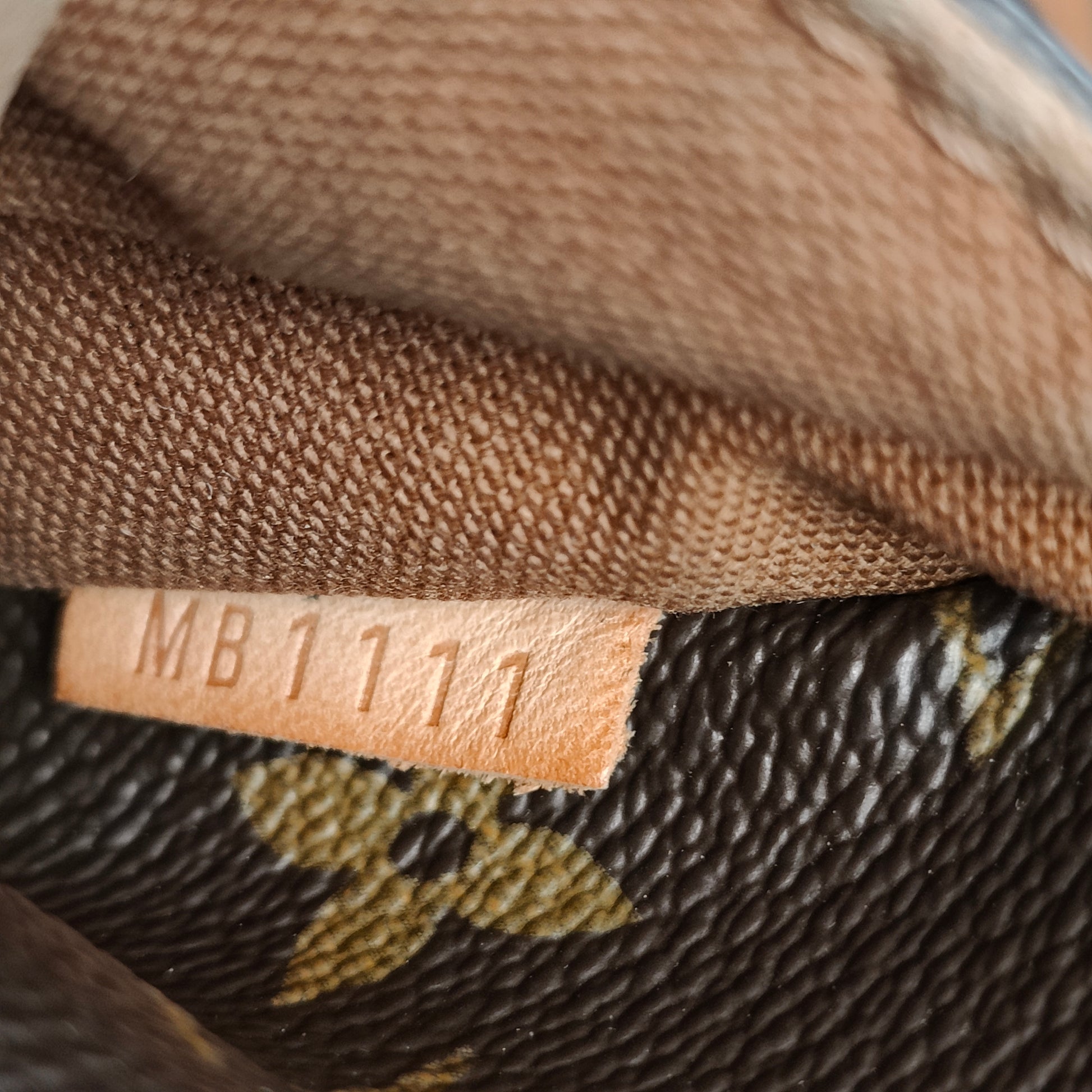 Totally Handbag Monogram Canvas MM