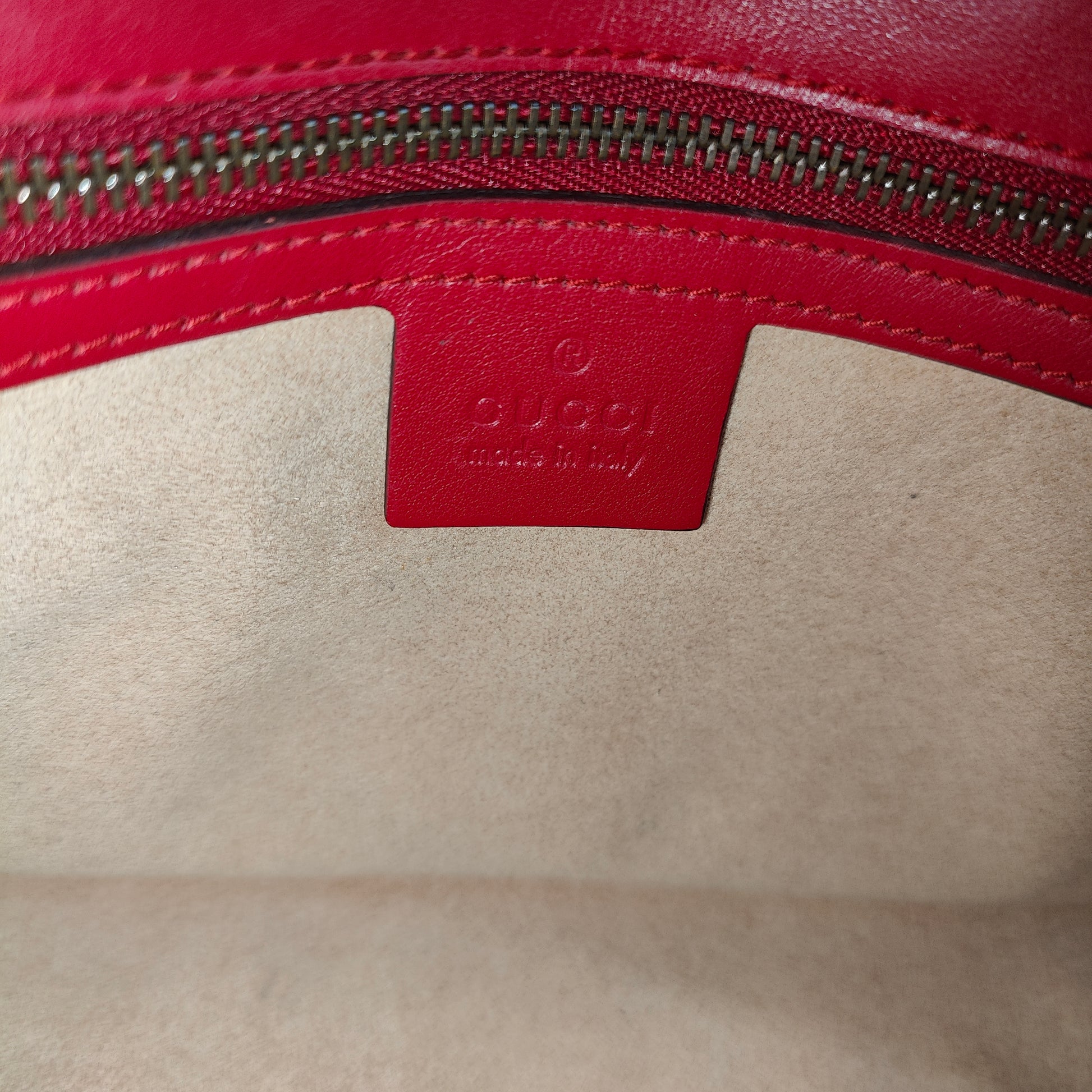 GG Marmont Flap Bag Matelasse Leather Medium