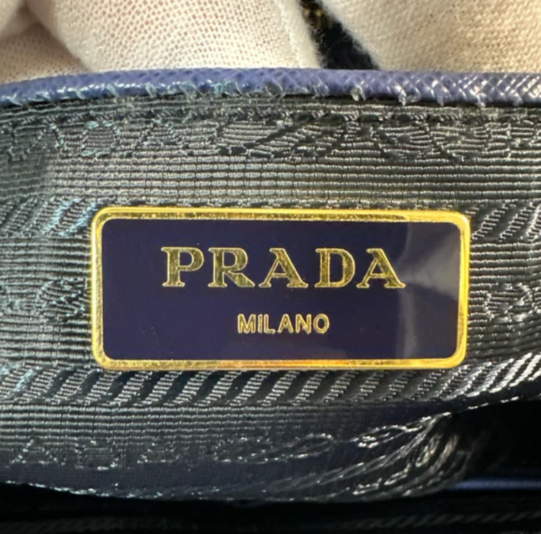 Saffiano Lux Extra Large Galleria Double Zip Tote Bluette B24150