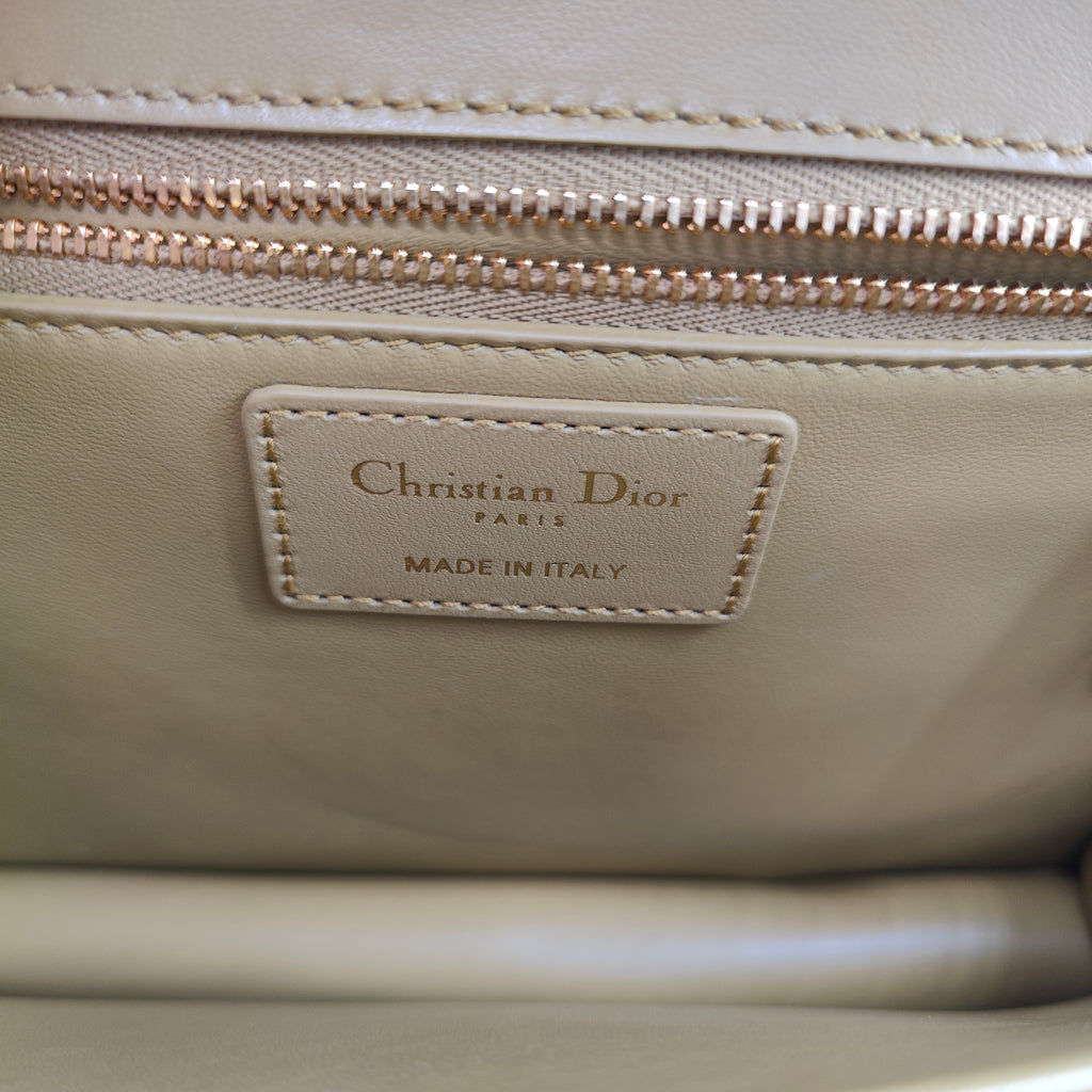30 Montaigne Flap Bag Gradient Leather