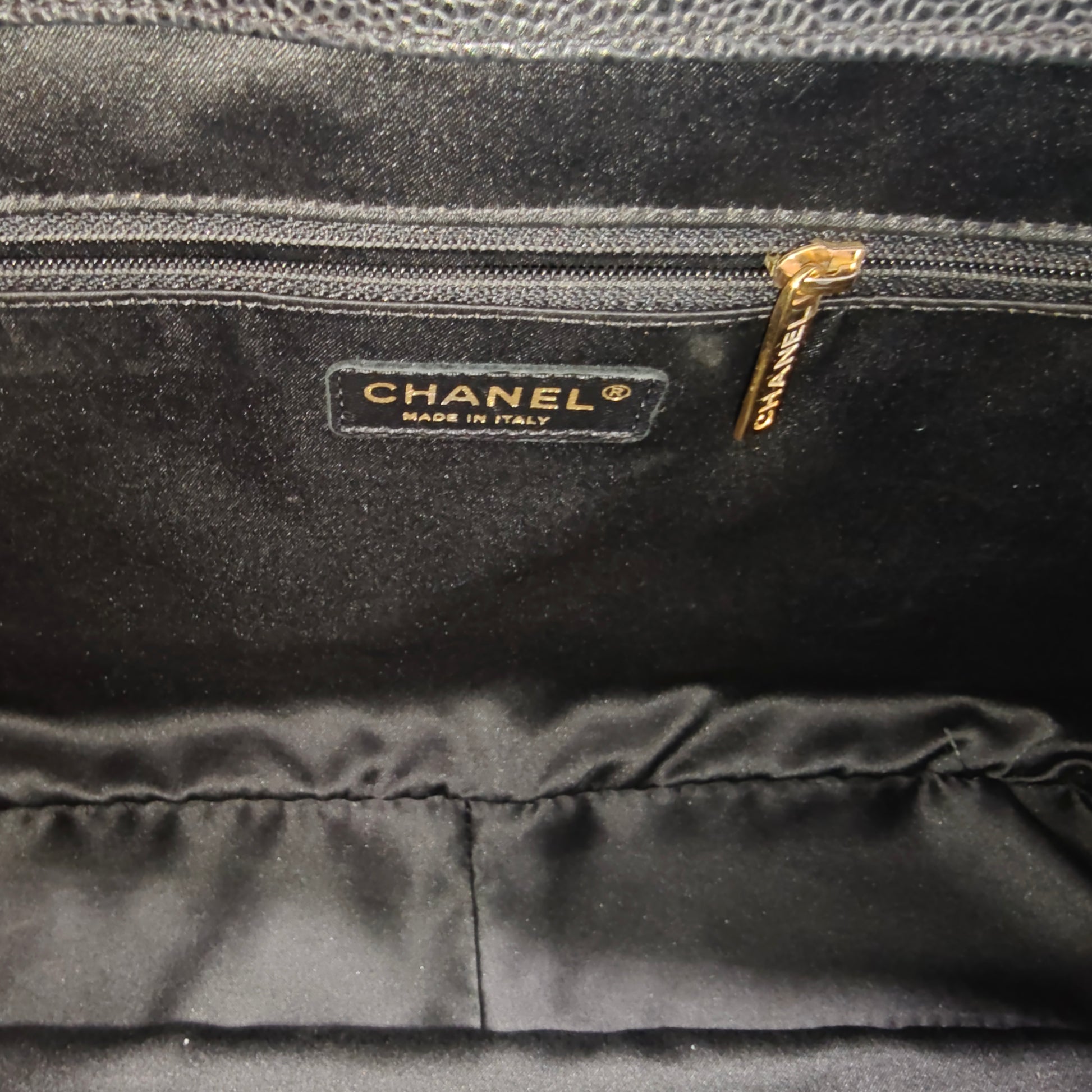 Grand Shopping Tote Quilted Caviar XL