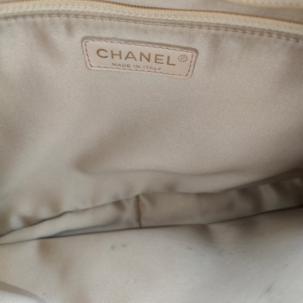 Grand Shopping Tote Quilted Caviar