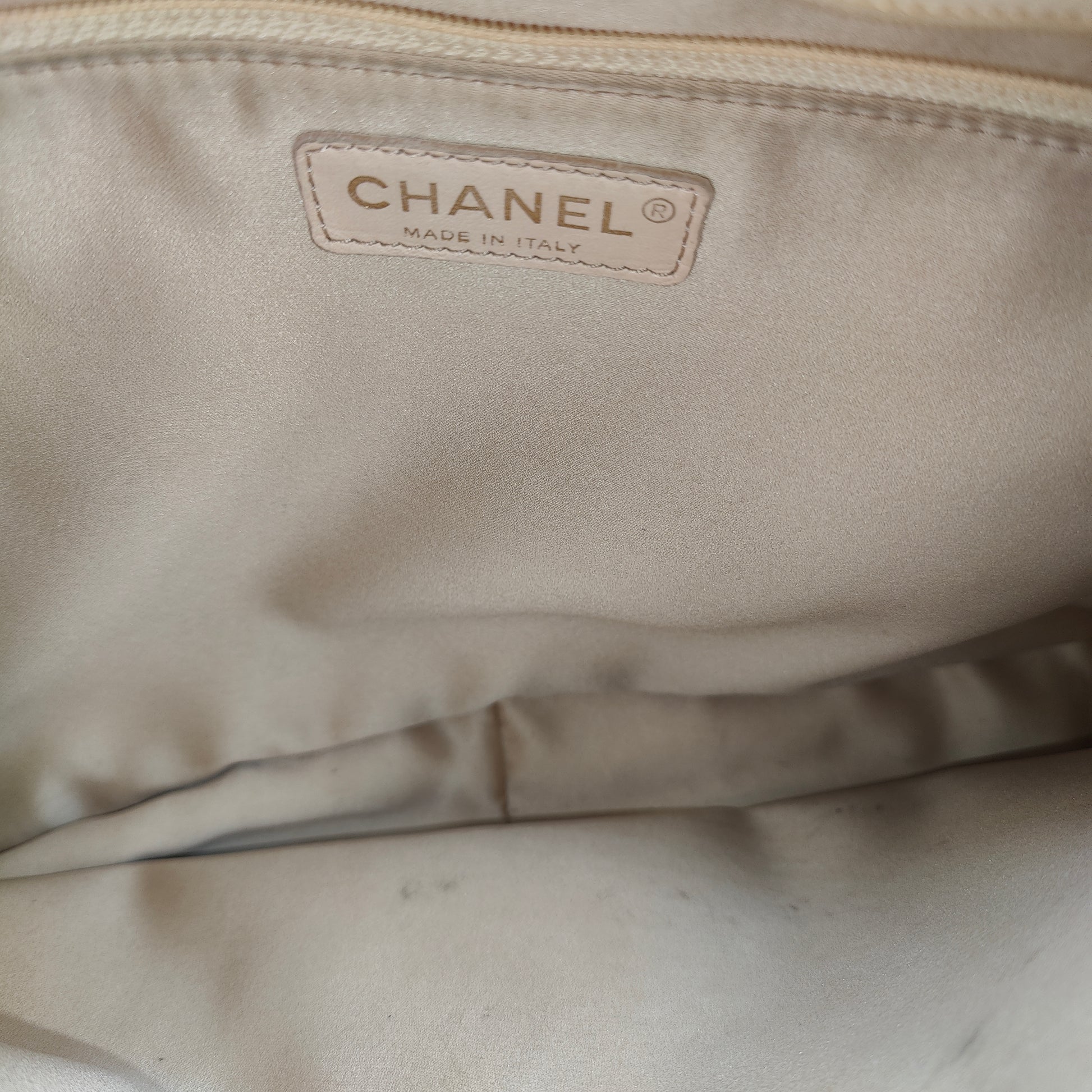 Grand Shopping Tote Quilted Caviar