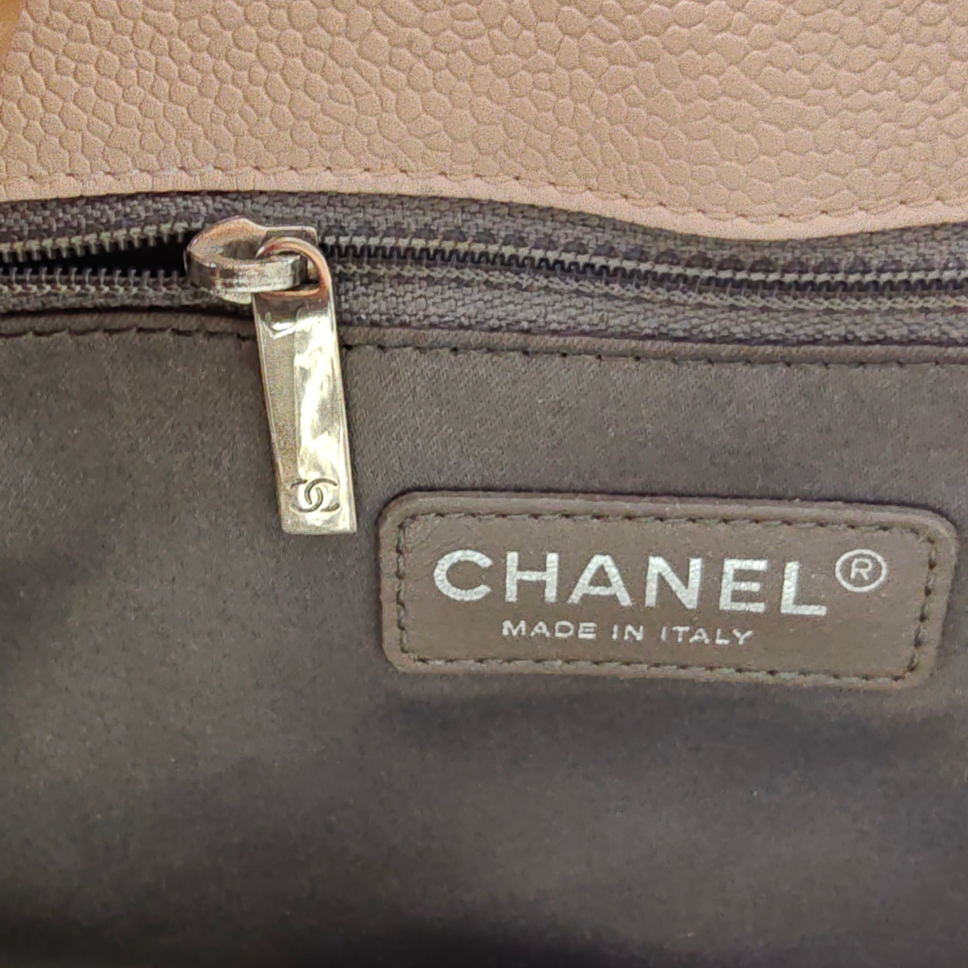Grand Timeless Shopping Tote Quilted Caviar