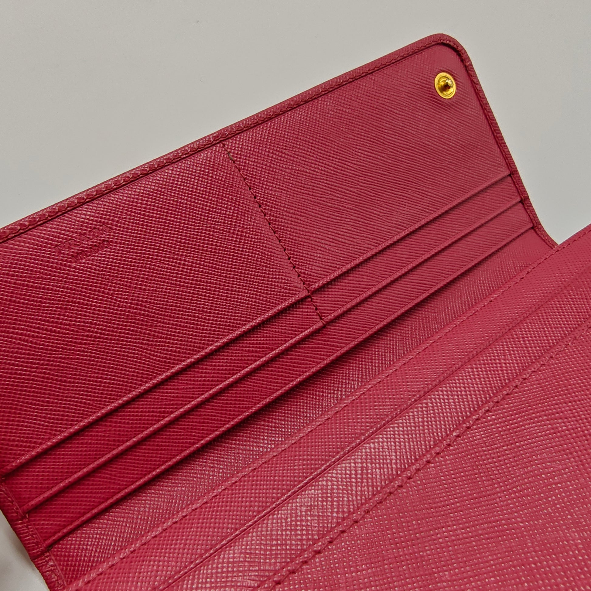 Saffiano Metal Leather Wallet On Chain