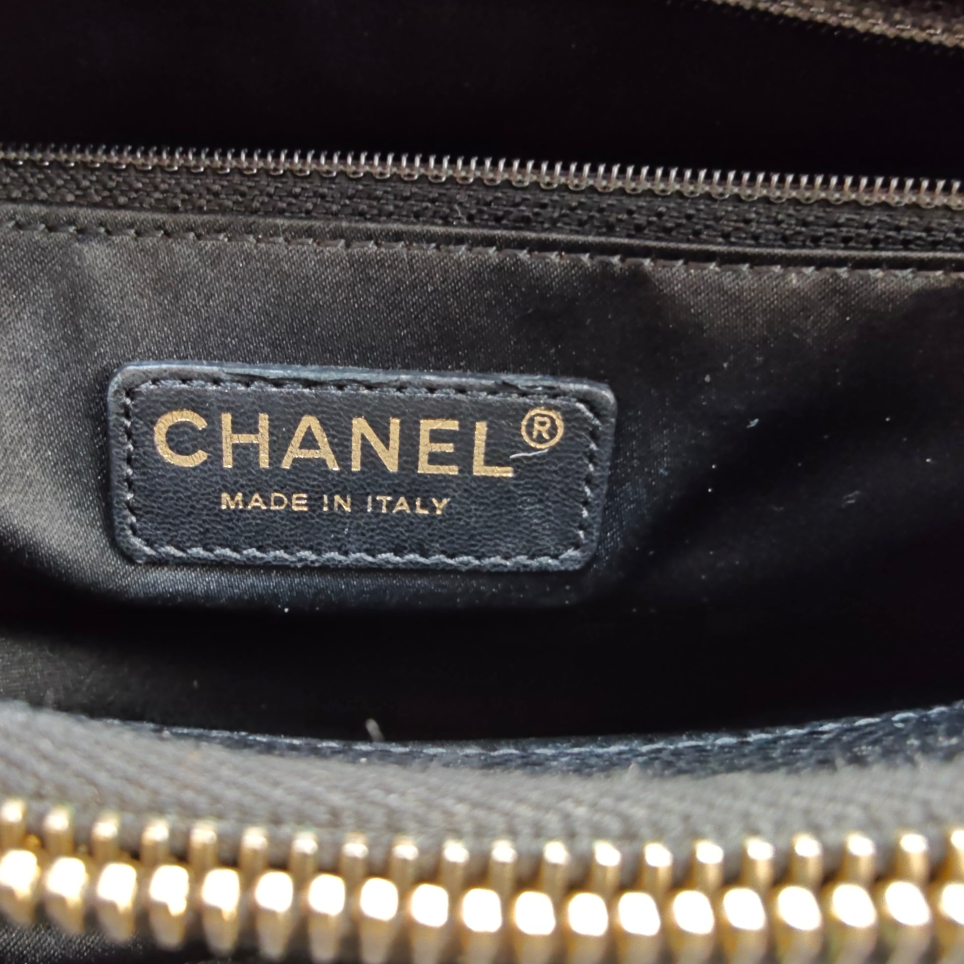 Grand Shopping Tote Quilted Caviar