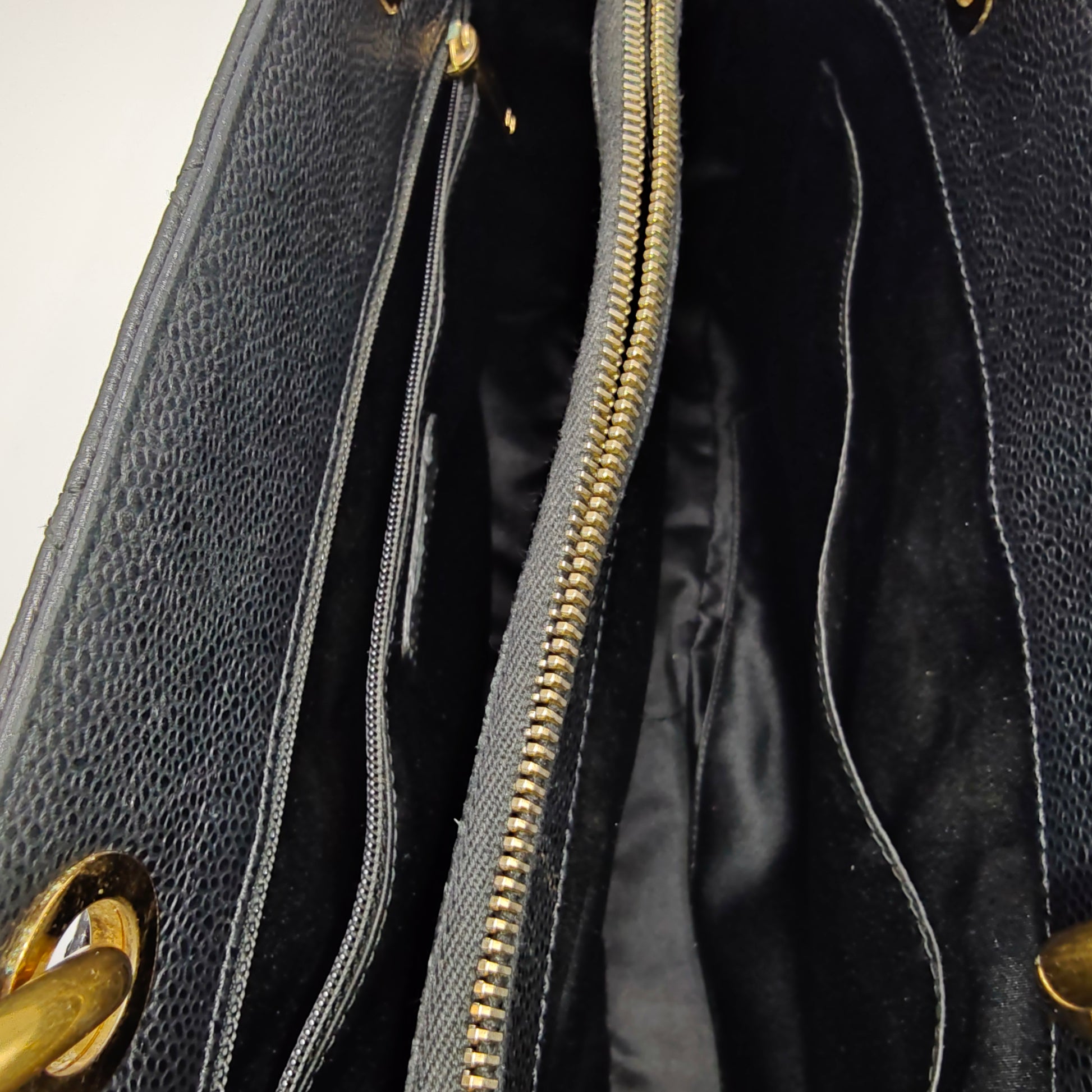 Grand Shopping Tote Quilted Caviar