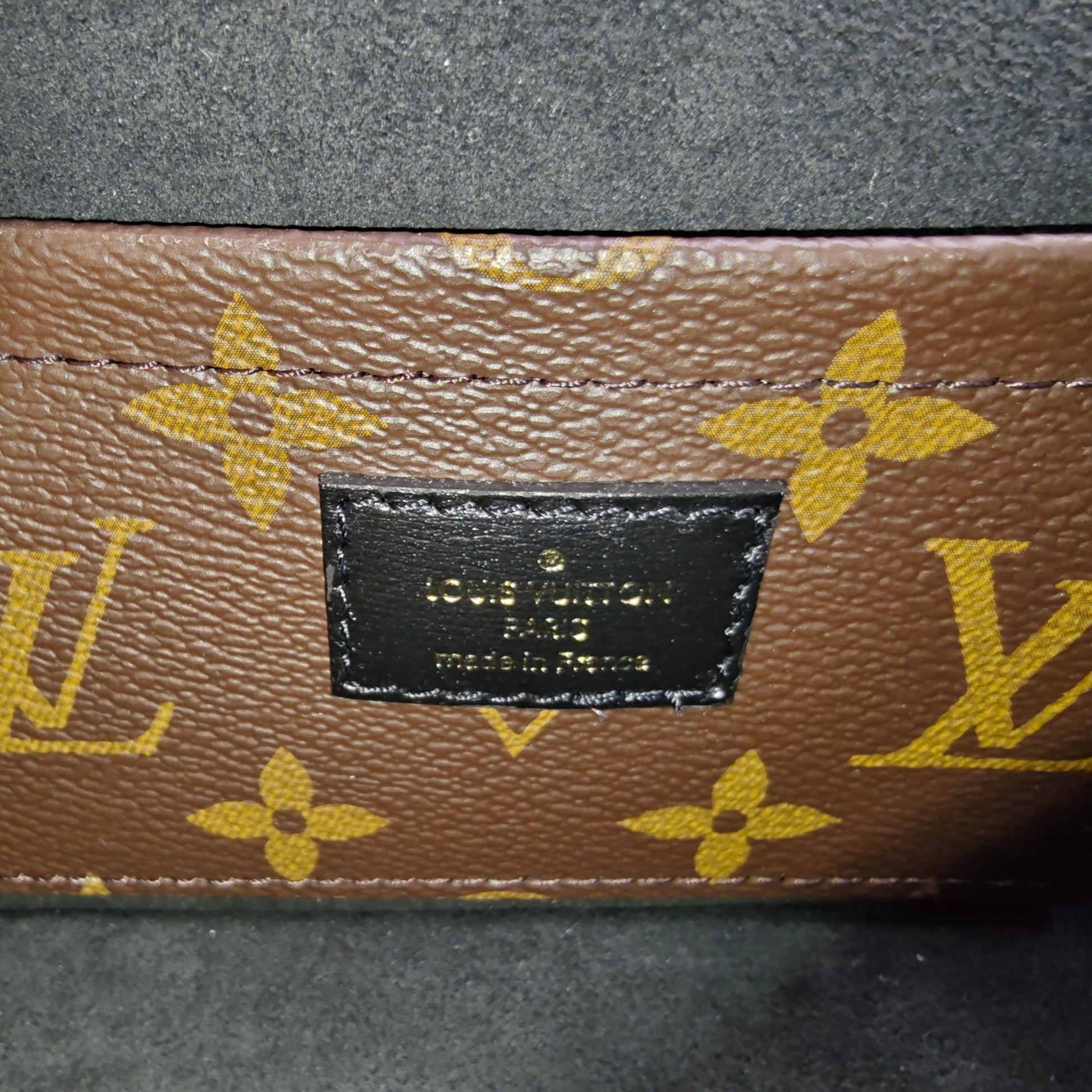 Officier Pouch With Strap Calfskin