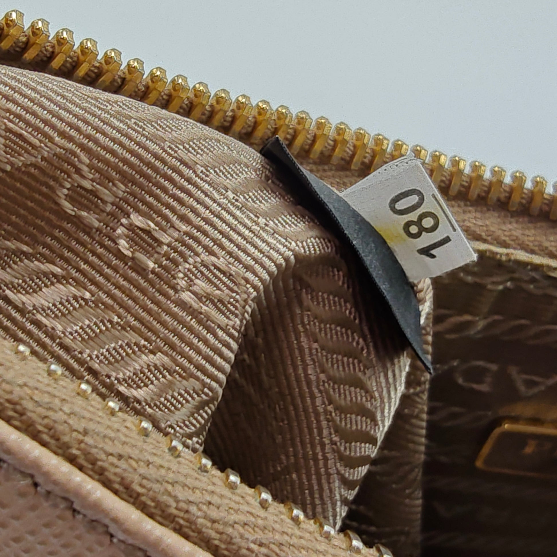 Re-Edition 2005 Shoulder Bag Saffiano Leather Small