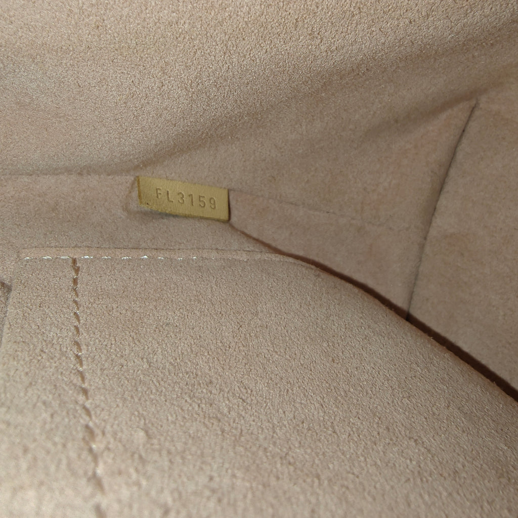 Monogram V Tote BB Rose Poudre