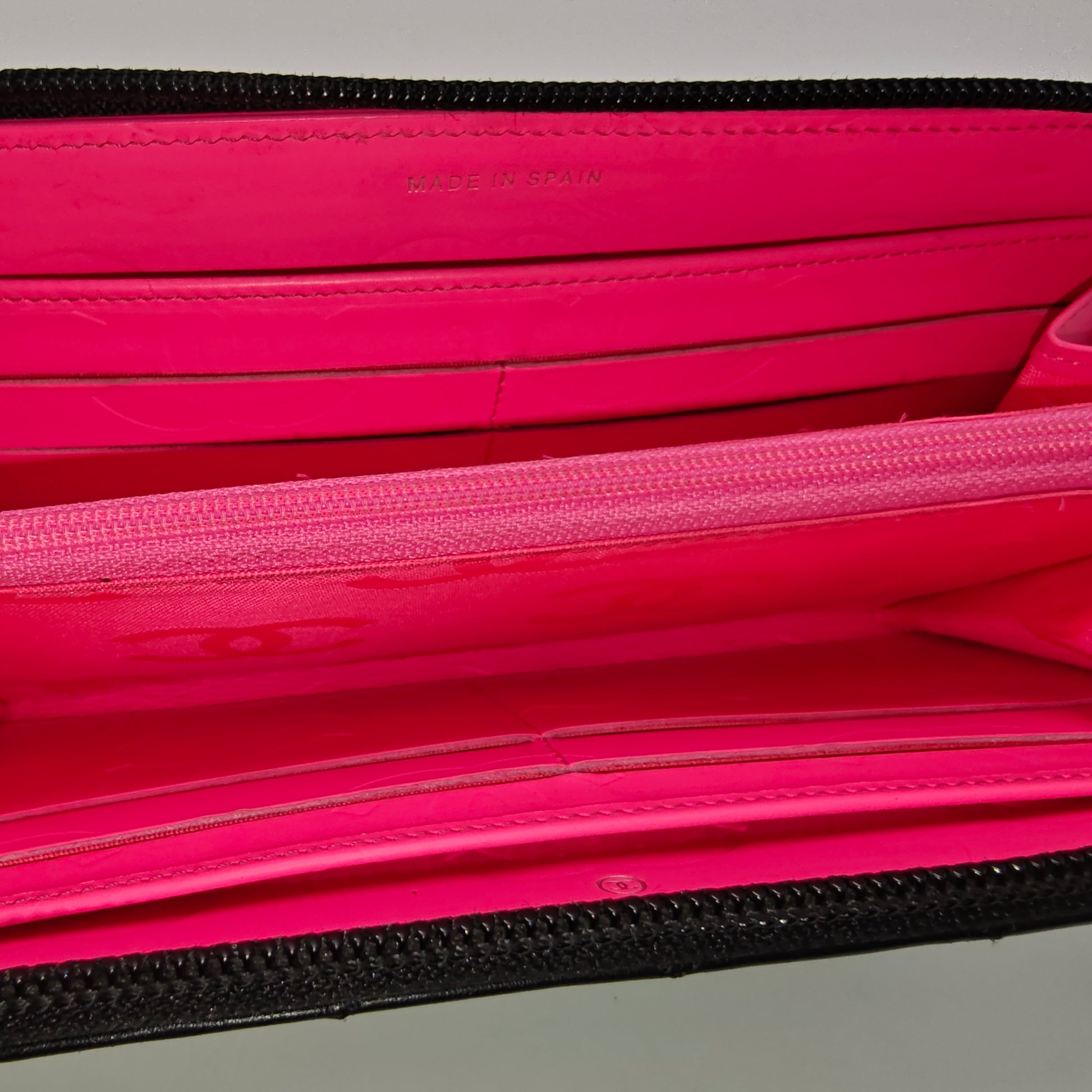 Interlocking CC Logo Continental Wallet