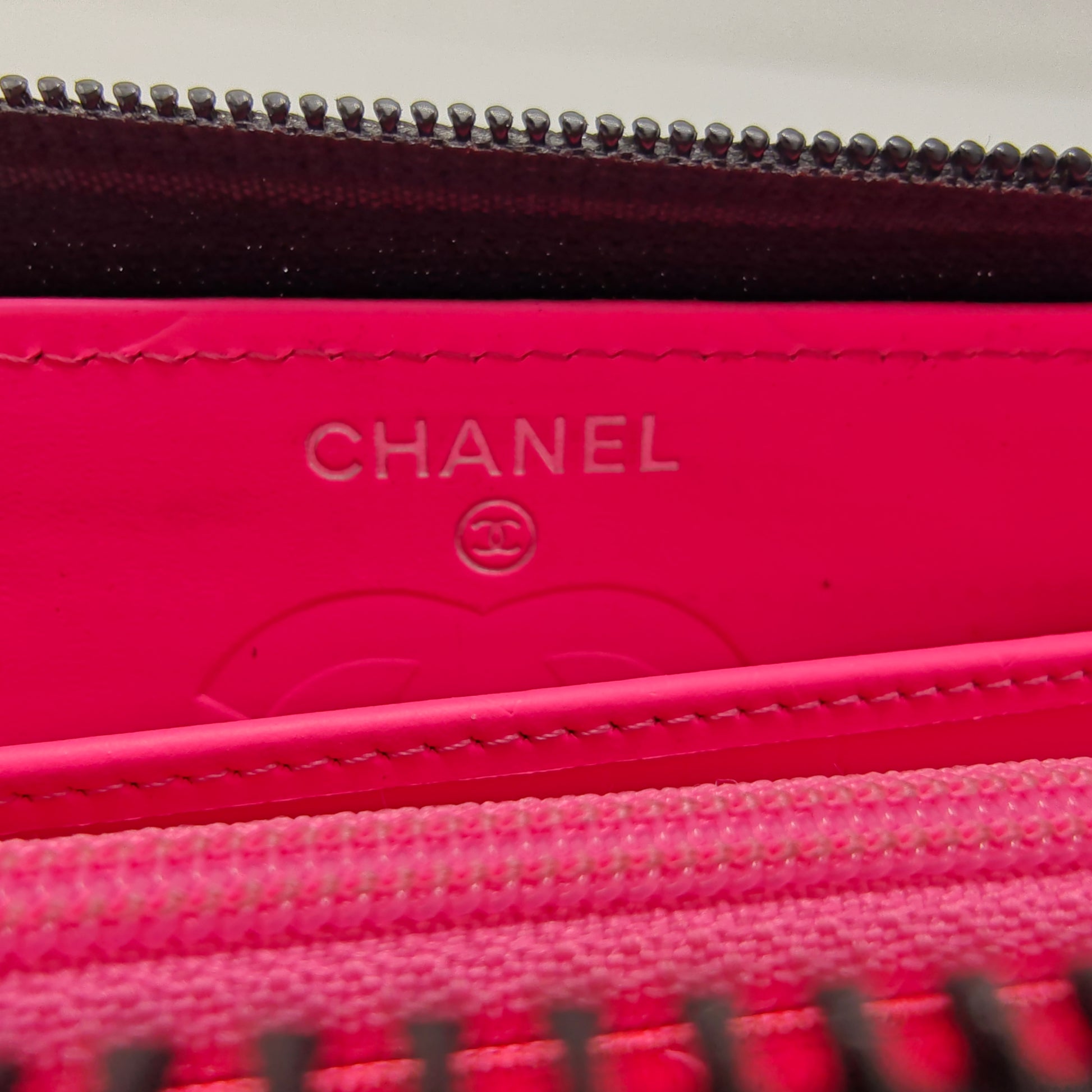 Interlocking CC Logo Continental Wallet