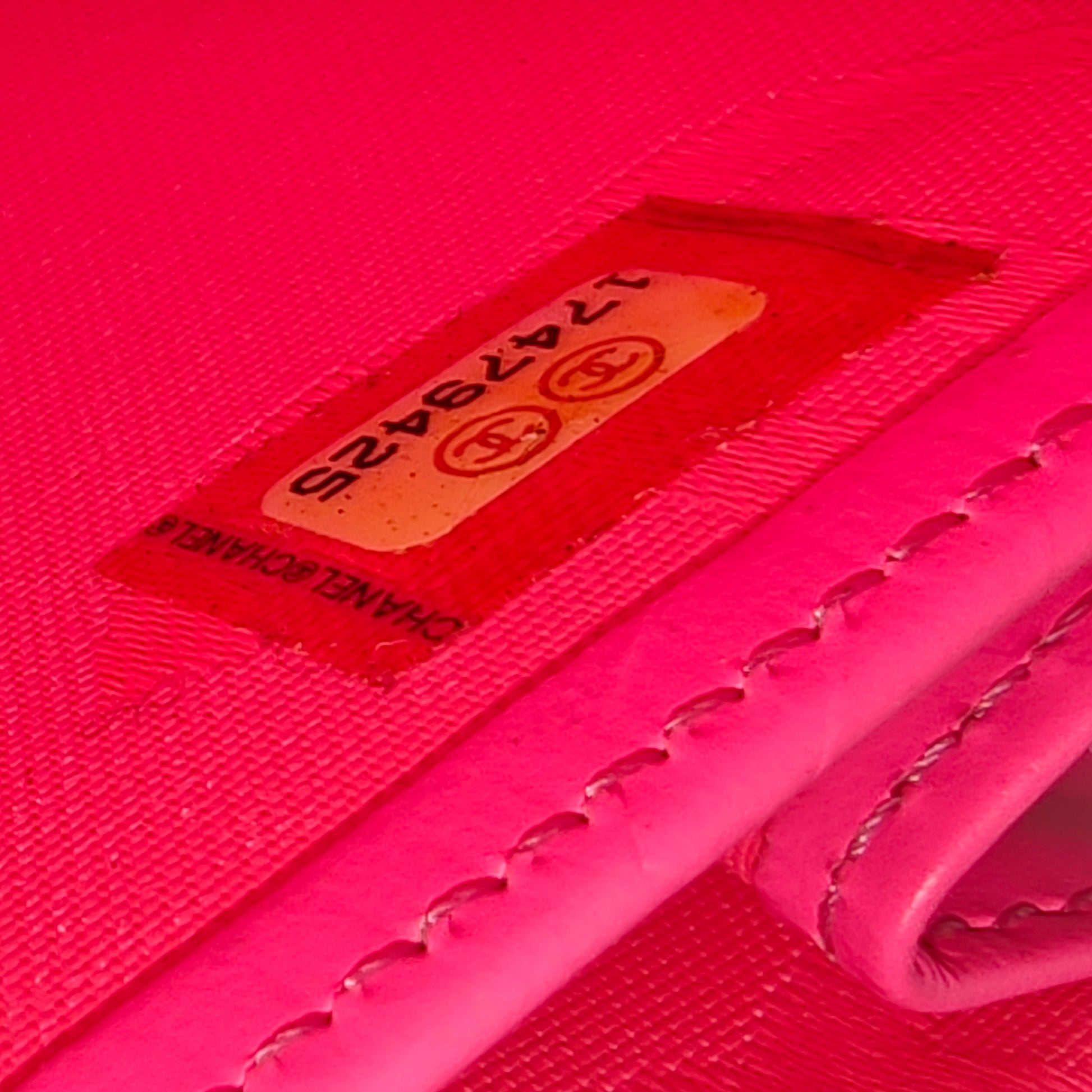 Interlocking CC Logo Continental Wallet