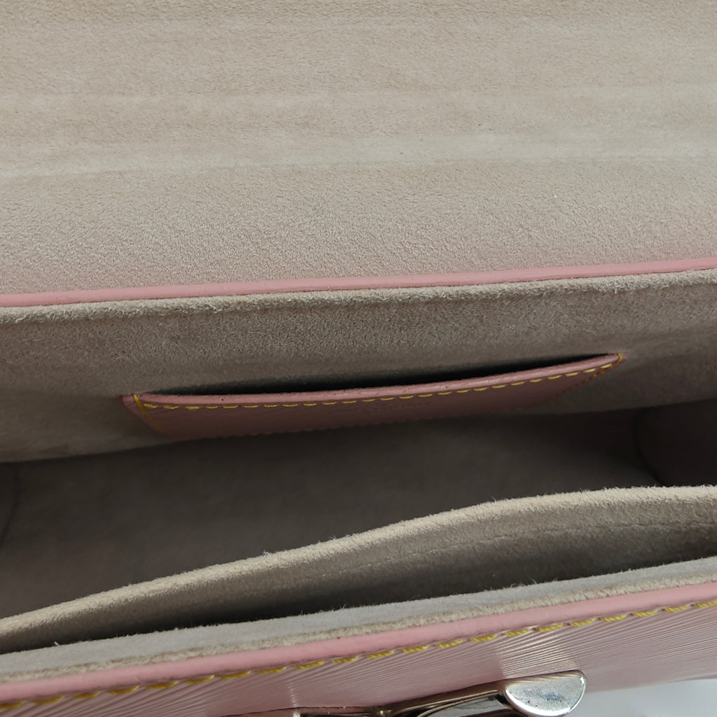 Epi Twist Shoulder Bag MM Rose Ballerine