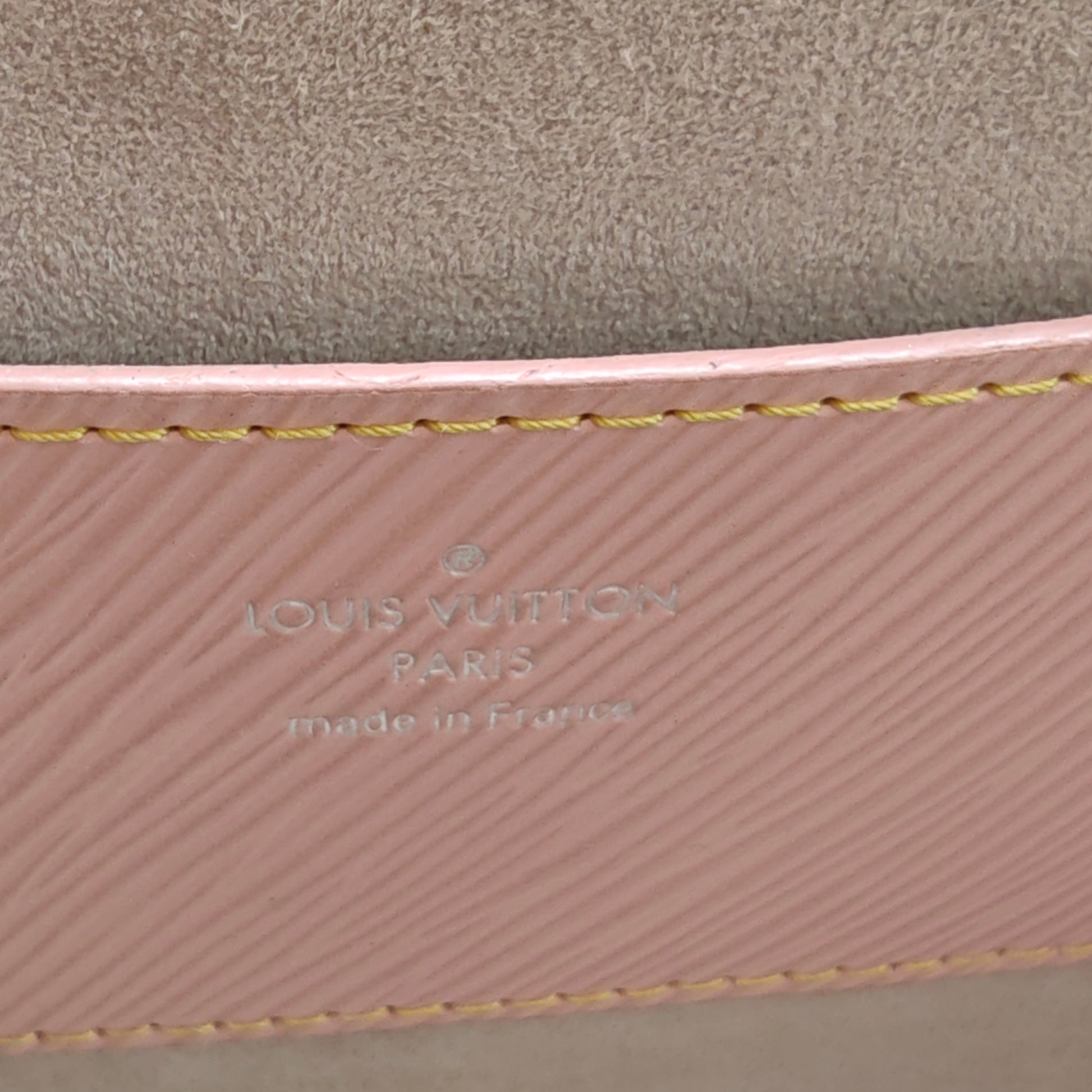 Epi Twist Shoulder Bag MM Rose Ballerine