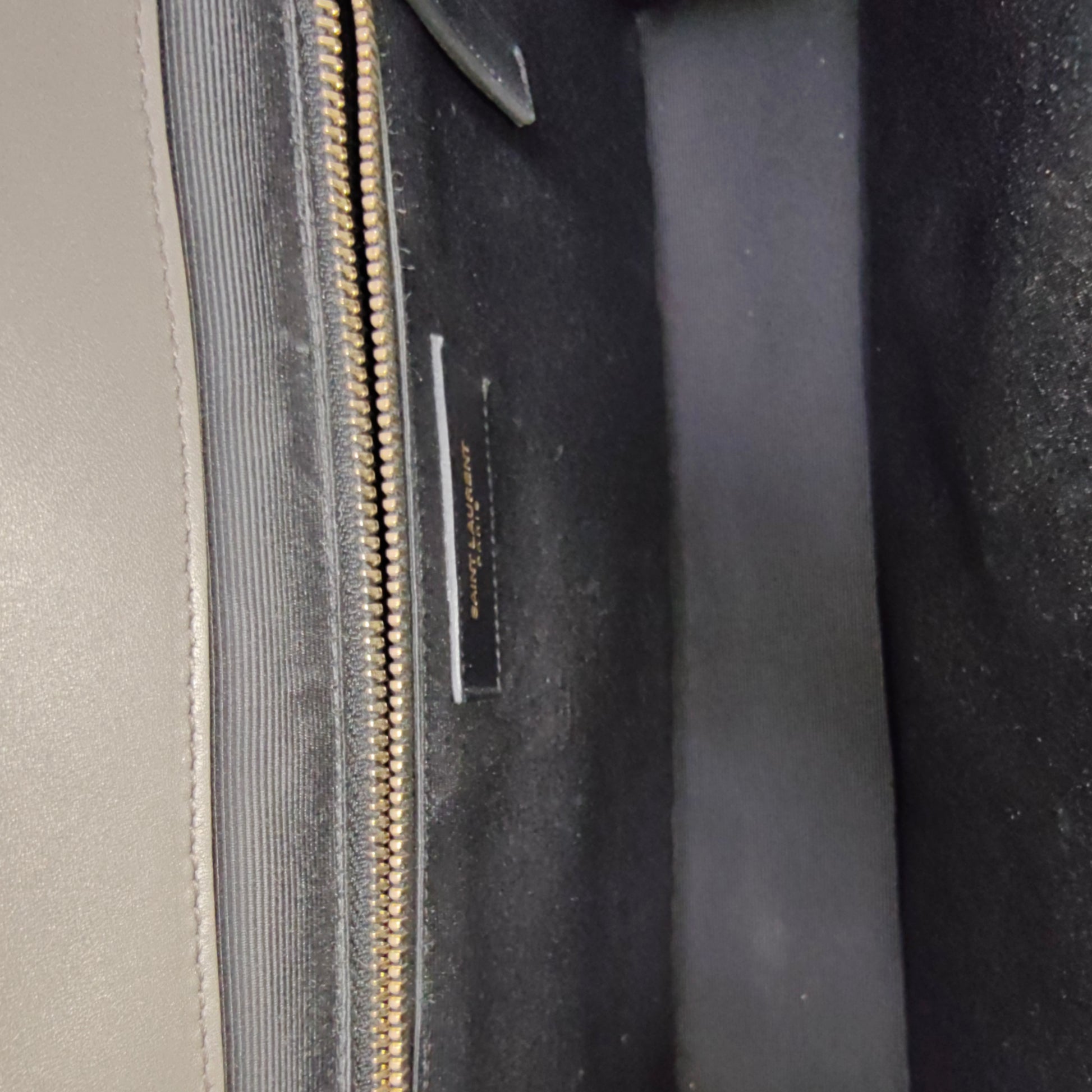 Saint Laurent Bandolera Satchel Monogramme de Cuero