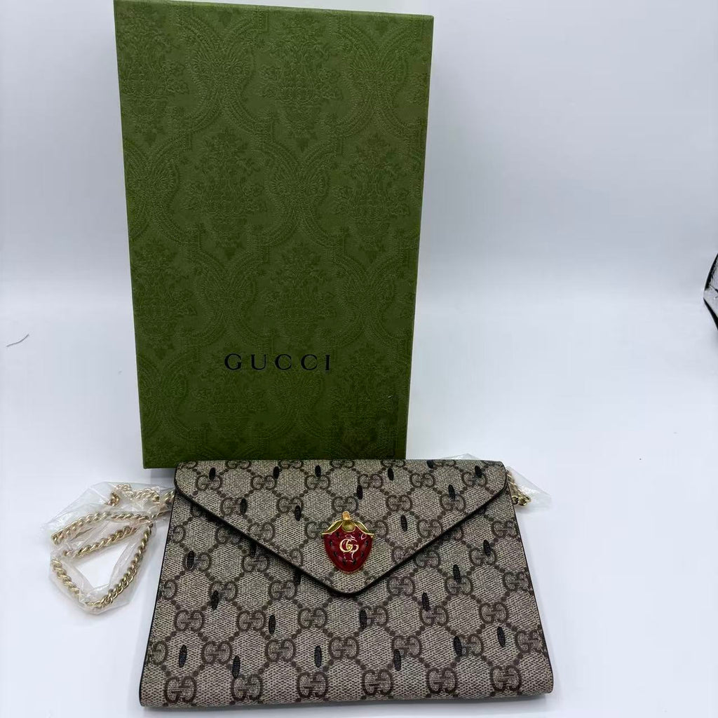 GG Supreme Shoulder Bag